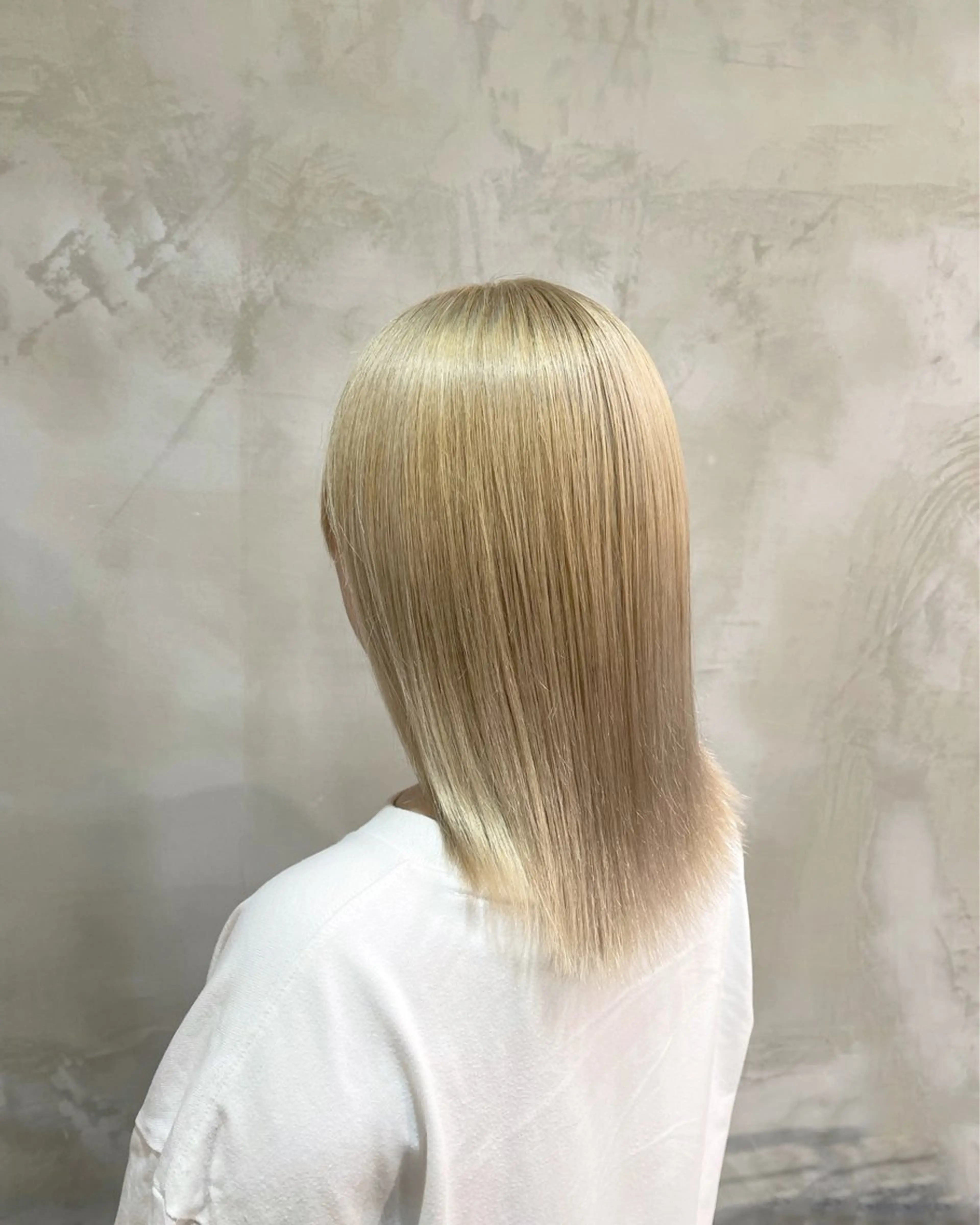 セミロング カラー 佐々木 まゆかのヘアスタイル