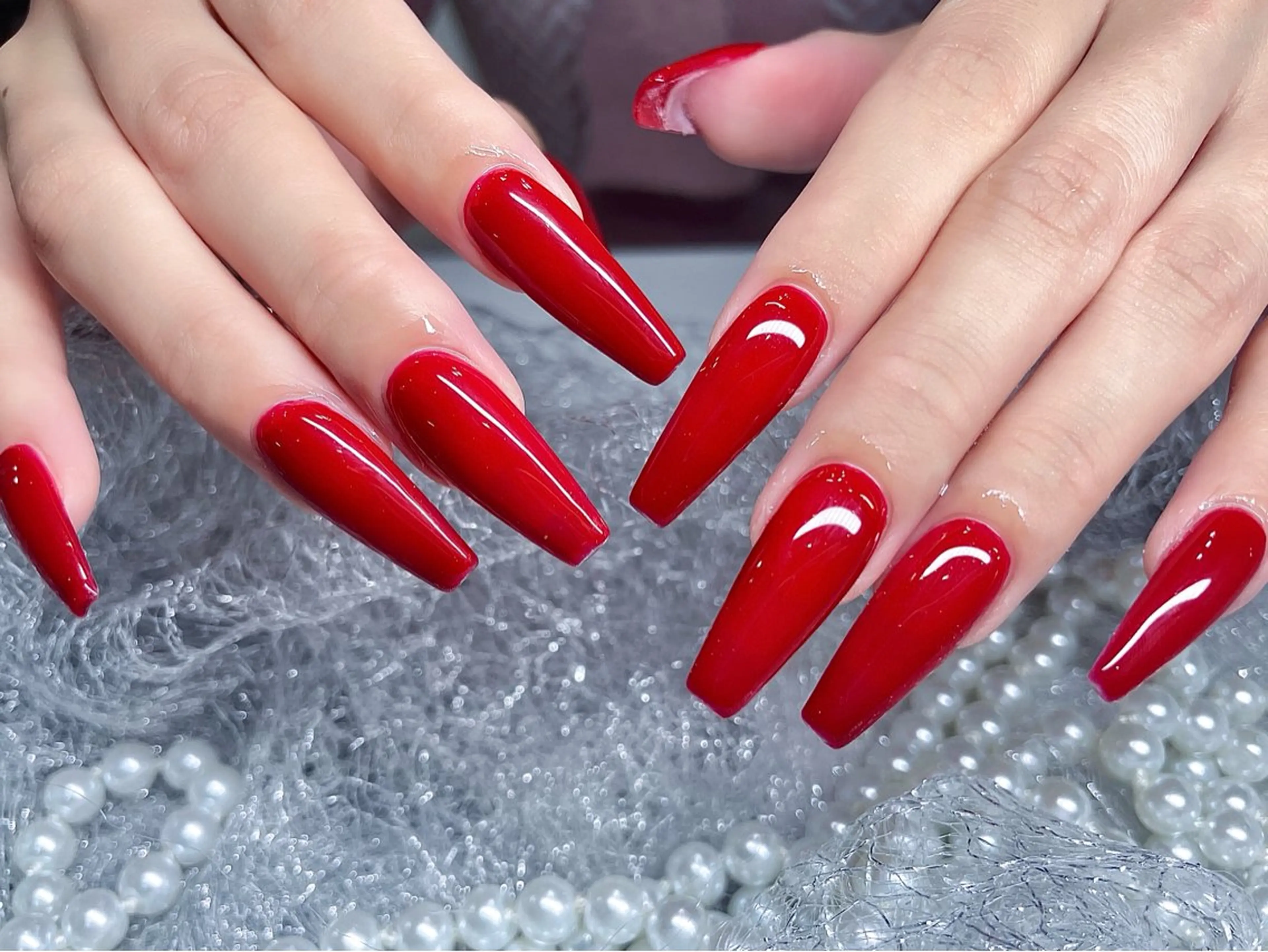 ネイル 長さ出し フットネイル フレンチネイル ジェルネイル ガラスフレンチ ハンドネイル ハンドケア More Glam渋谷店のネイルデザイン