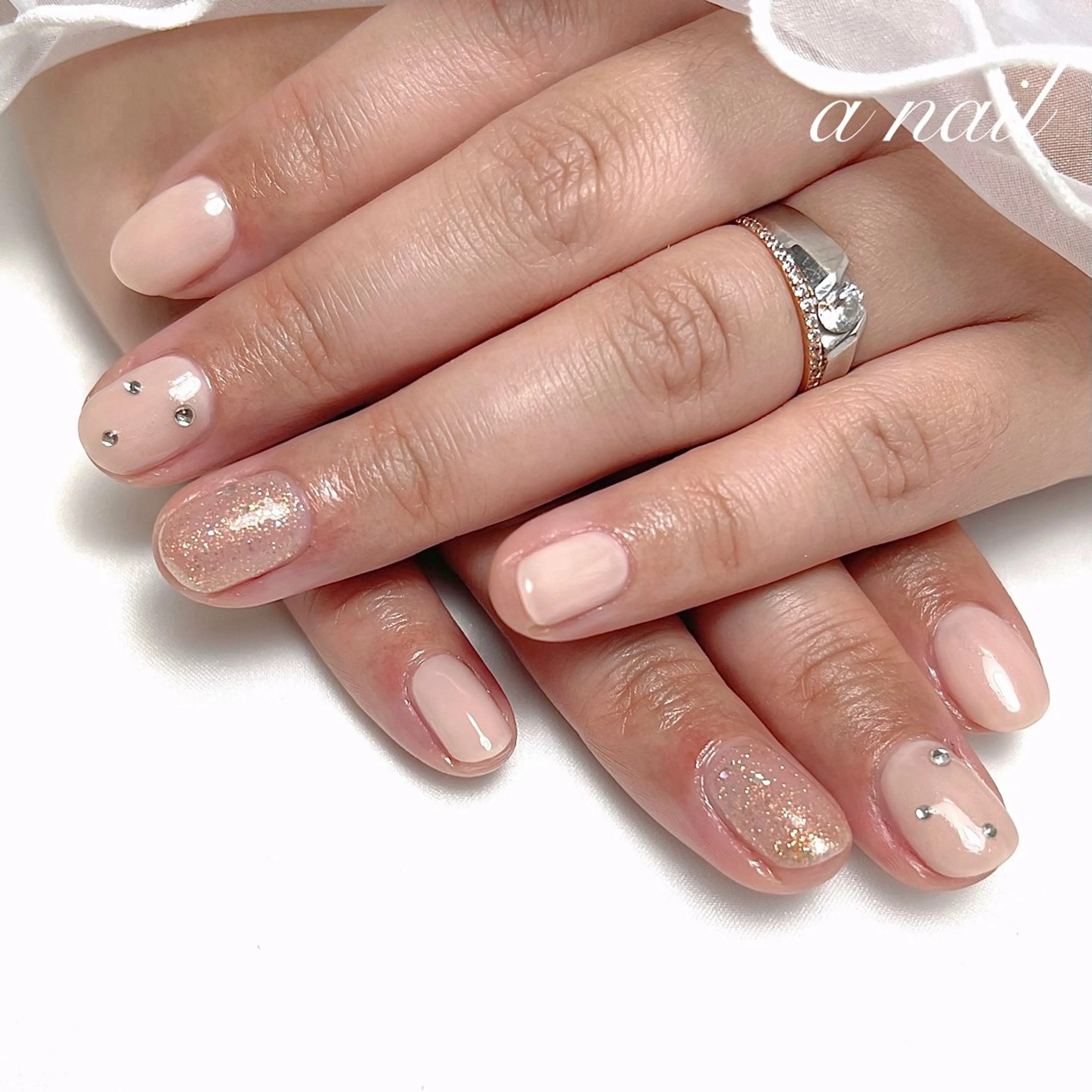 ネイル グラデーション ラメ(グリッター) ラメグラデーション オフィスネイル ワンカラーネイル Salon_ a.nailのネイルデザイン