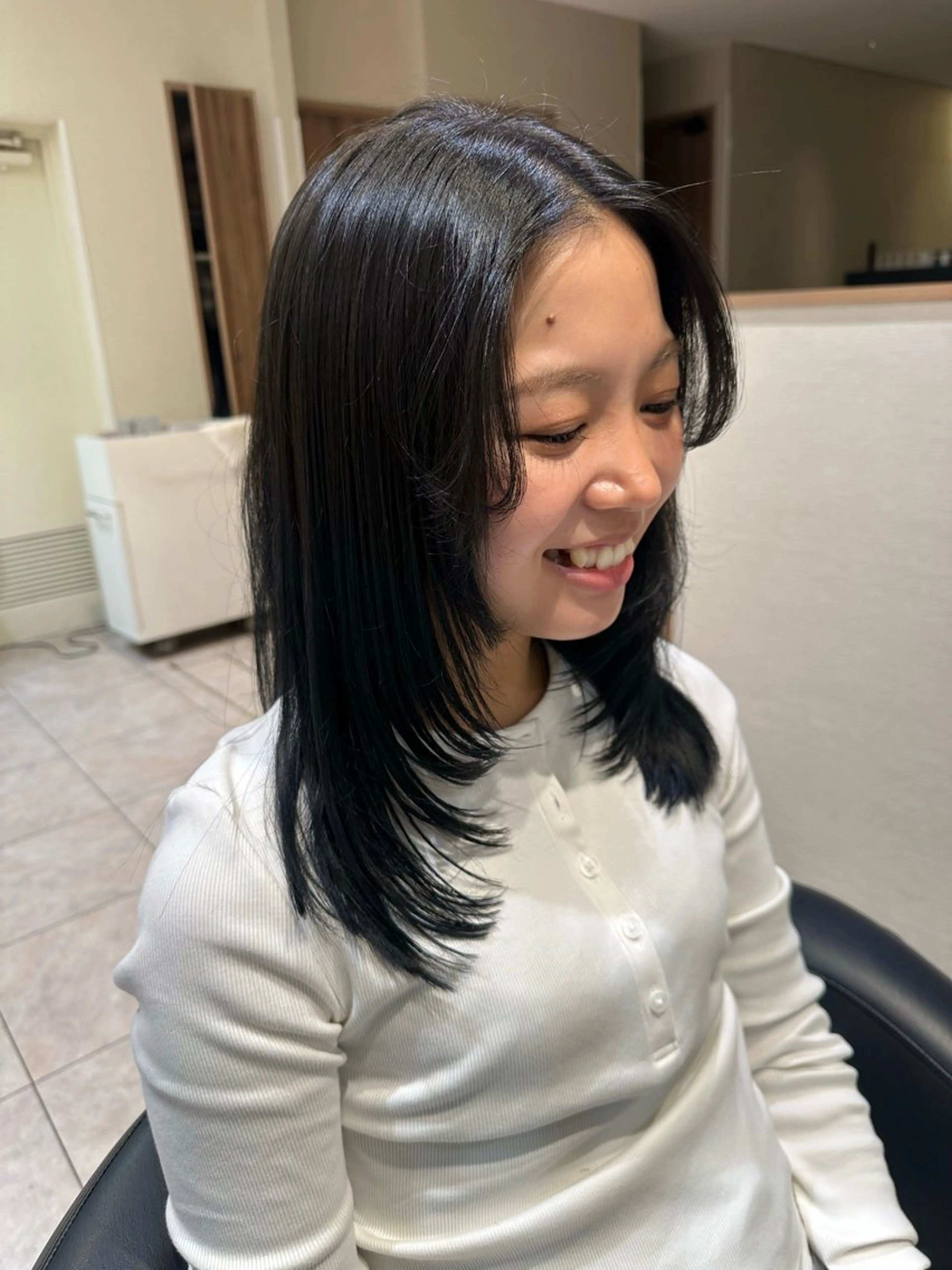 ミディアム カット 海外風/ ハイトーン🇺🇸のヘアスタイル