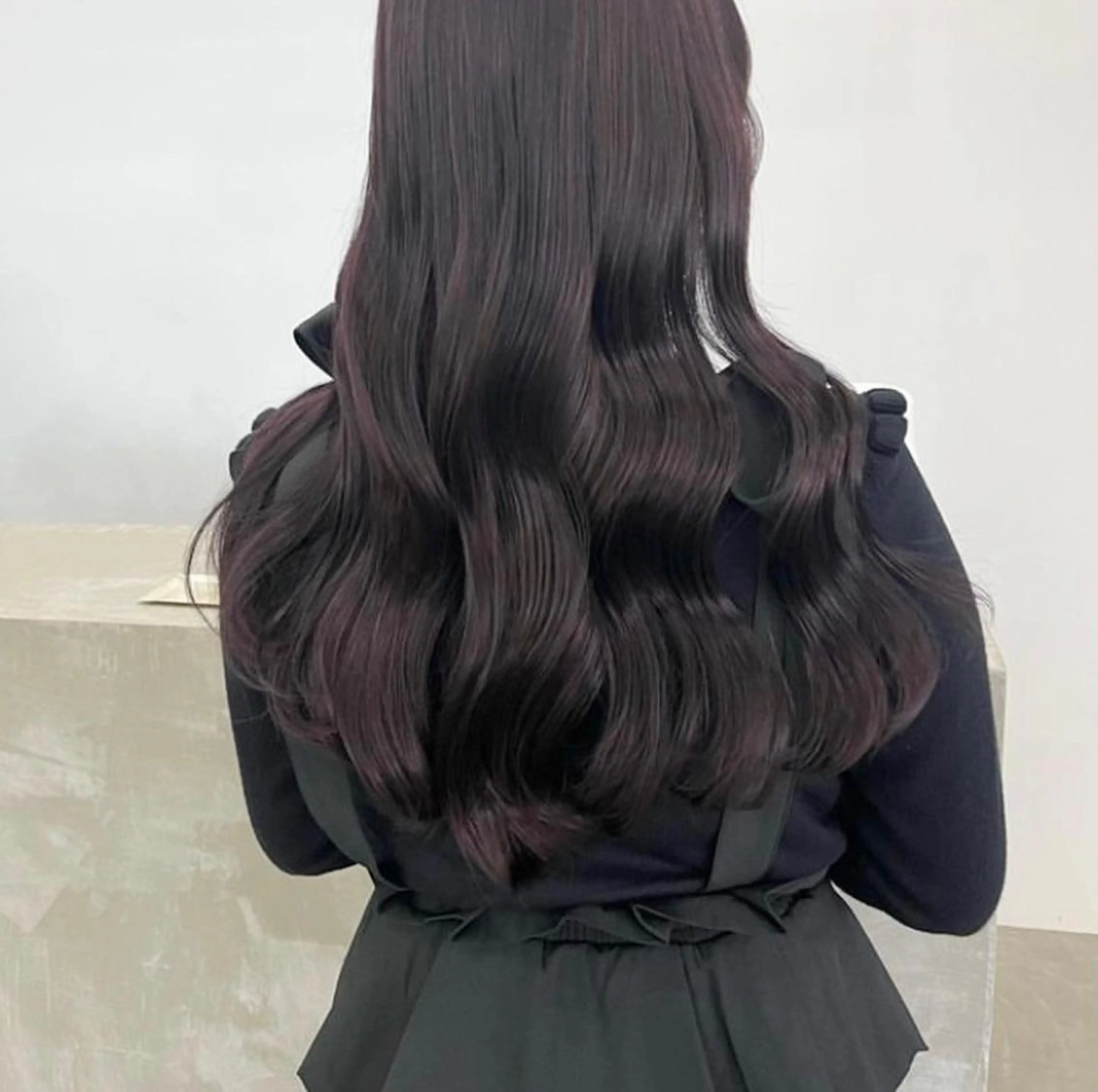 ロング カラー ブラウンカラー チョコレートブラウン サキ🤍ハイトーン 🩰くびれ巻きヘアのヘアスタイル