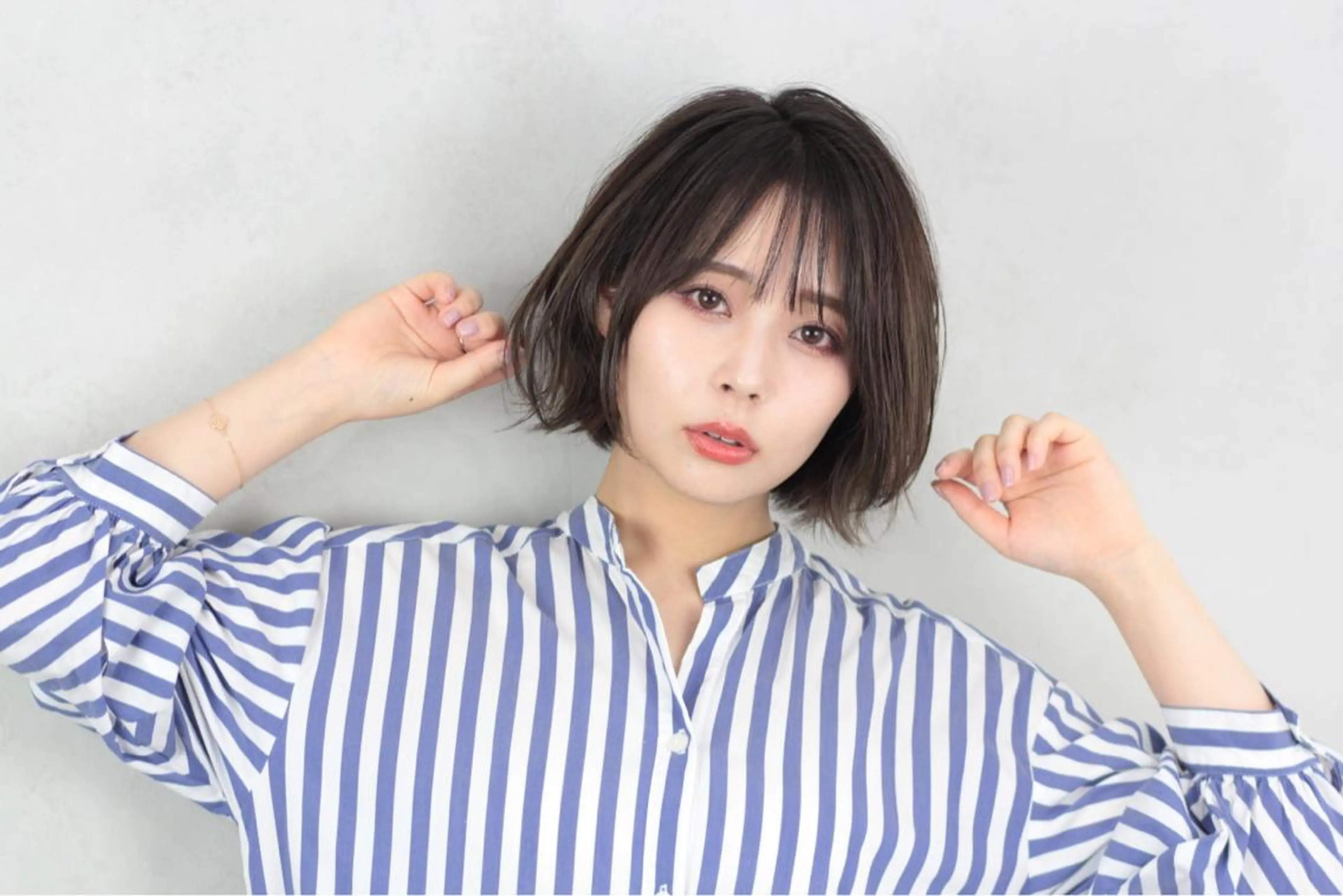 ショート esse大阪茶屋町店所属・レイヤーカット 新井田陽寿のヘアスタイル