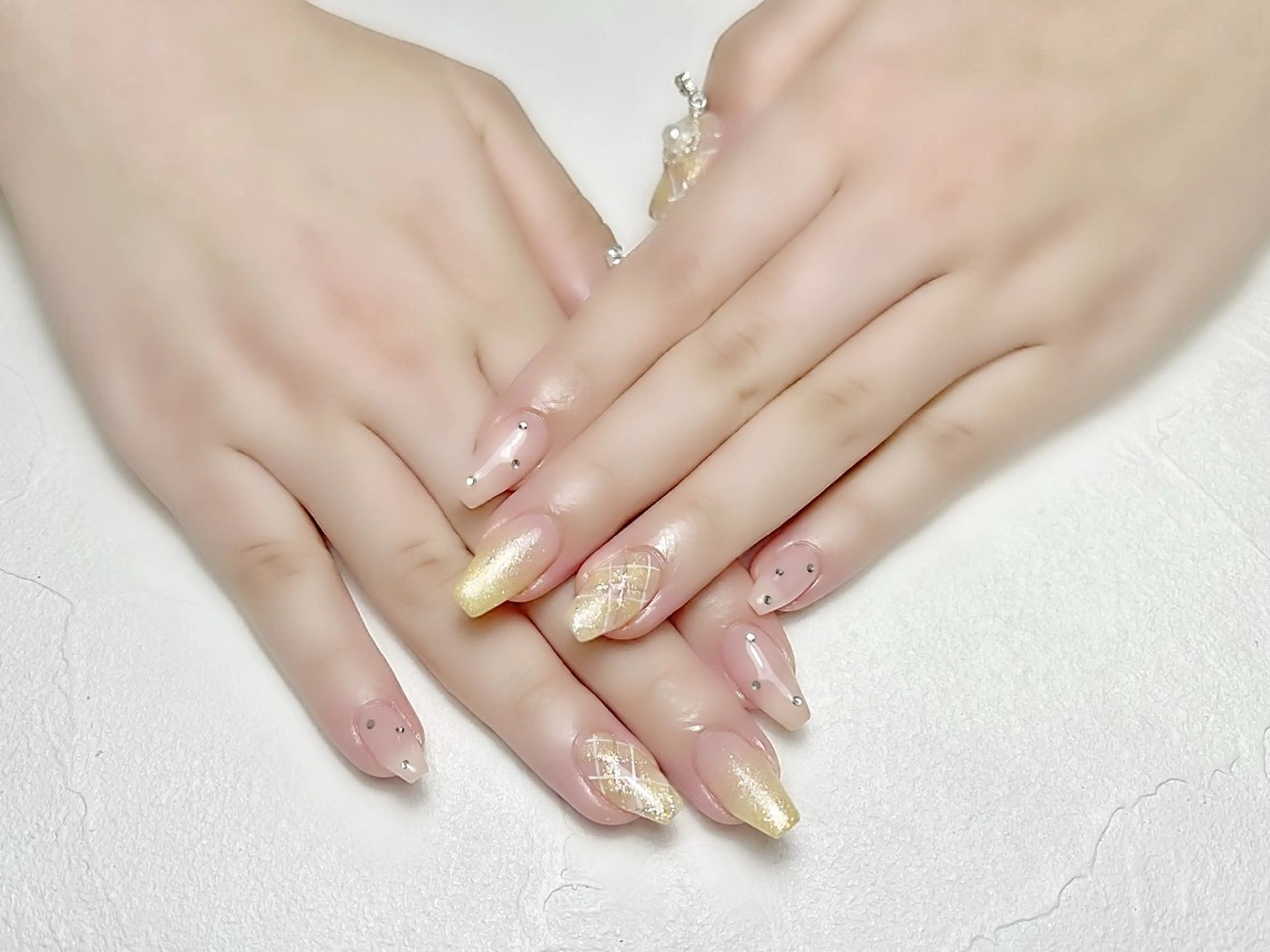 ネイル グラデーション キラキラネイル 夏ネイル 黄色 rouse nail RISATOのネイルデザイン