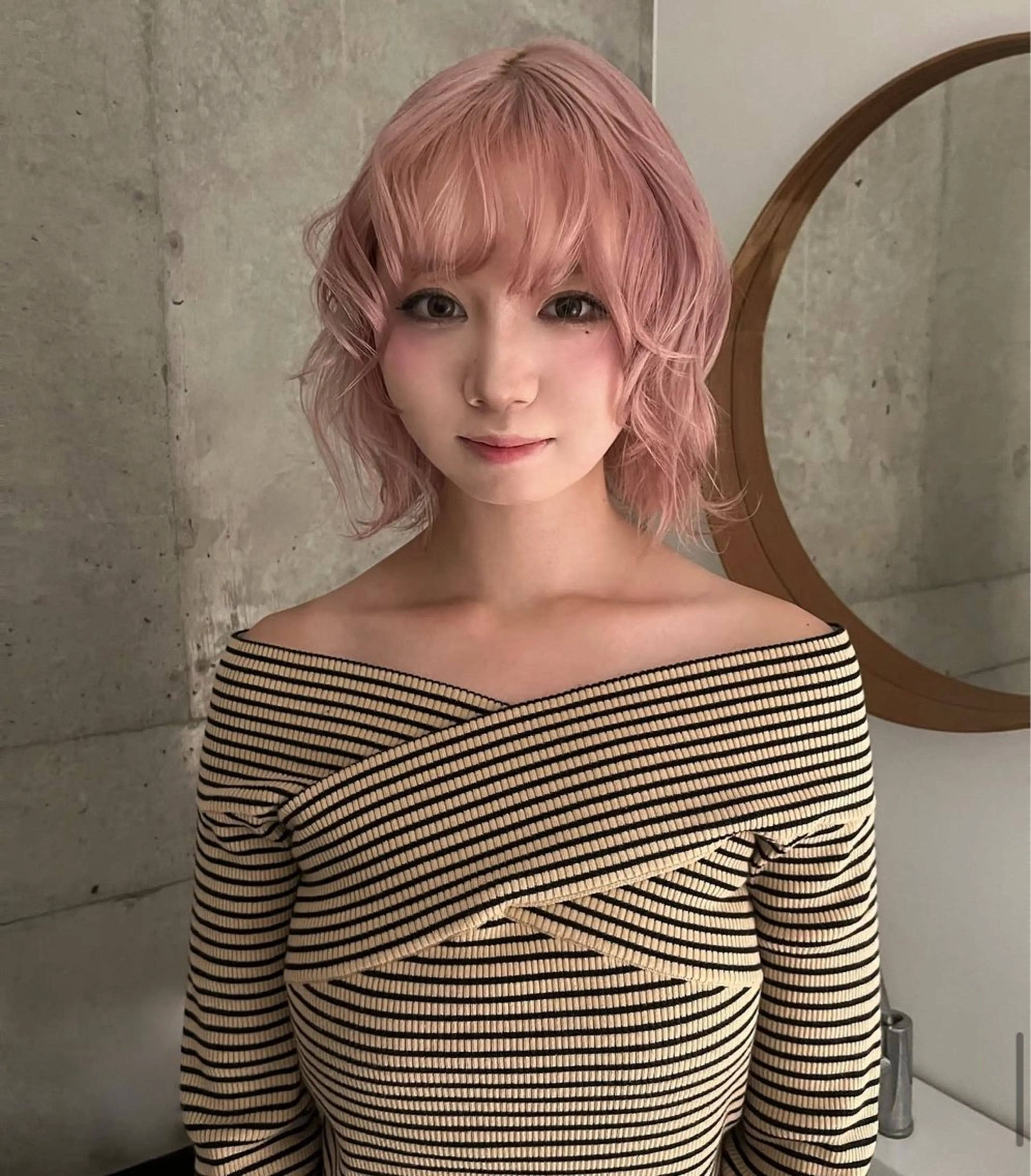 ショート カラー ピンクカラー ホワイトピンク ヘアカラー ニーナ/MONIQA /ハイトーンカラーのヘアスタイル