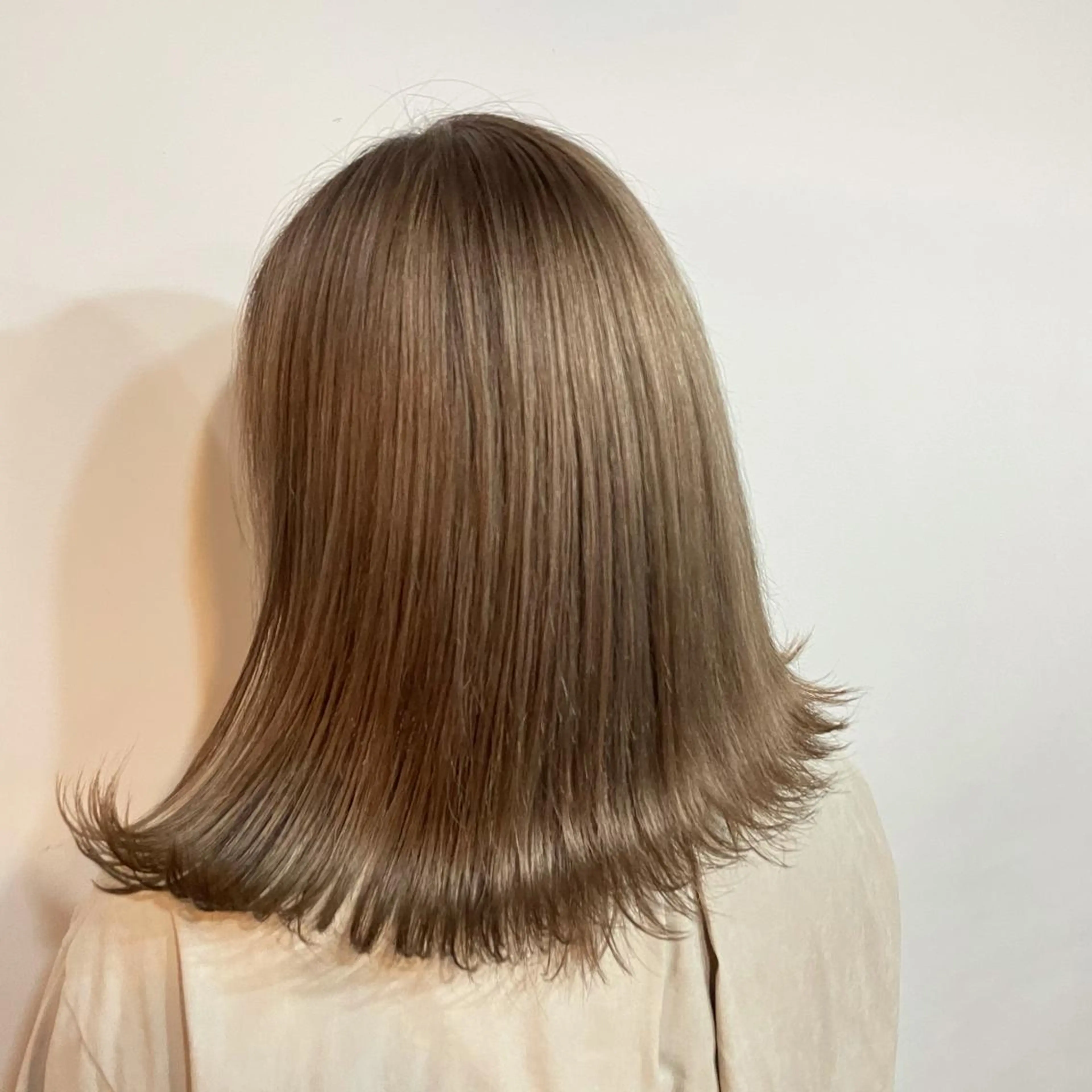 ミディアム カラー パーマ ヘアアレンジ メンズ キッズ ネイル マツエク・マツパ ヘアカラー トリートメント ヘアセット 切りっぱなしヘアボブ ミディアムヘアRYOのヘアスタイル