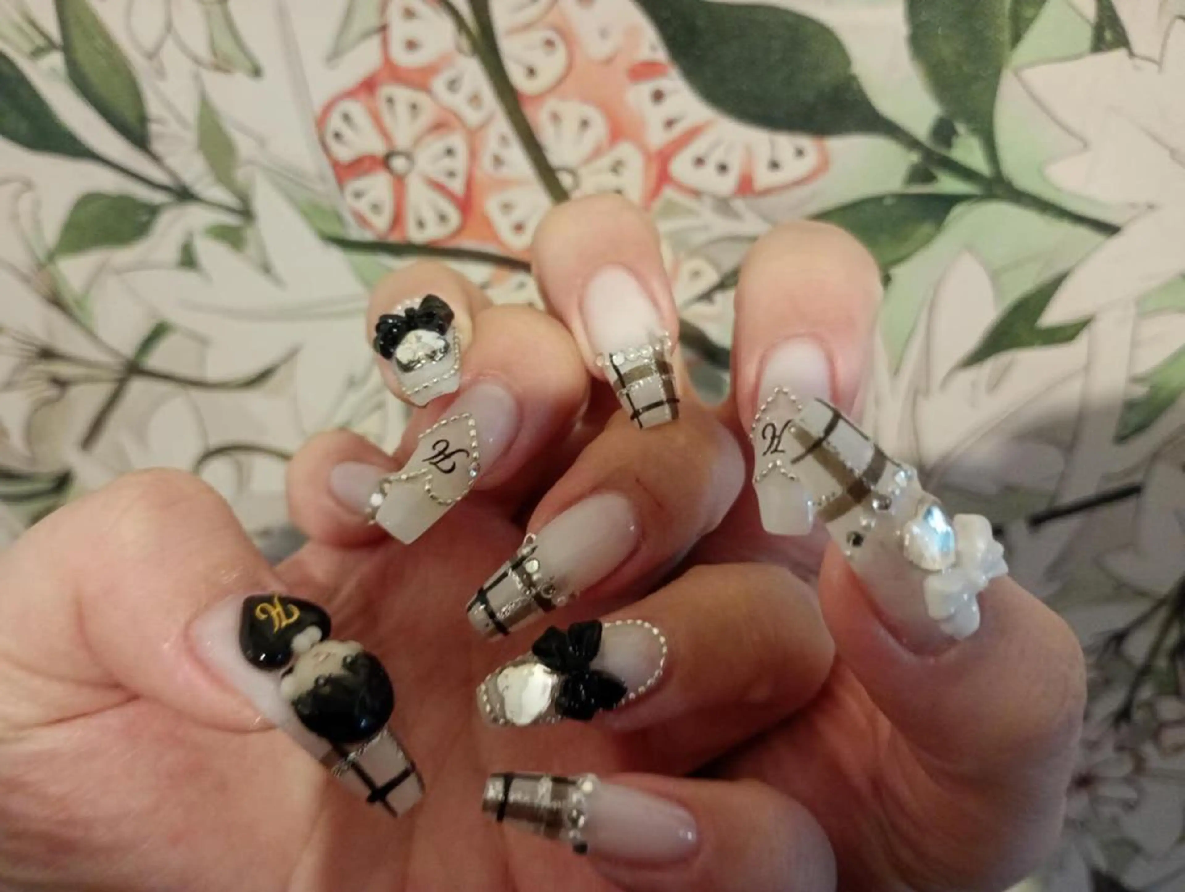 ネイル 長さ出し フレンチネイル ジェルネイル ガラスフレンチ 韓国ネイル Hana Bloom Nail💛Rinaのネイルデザイン