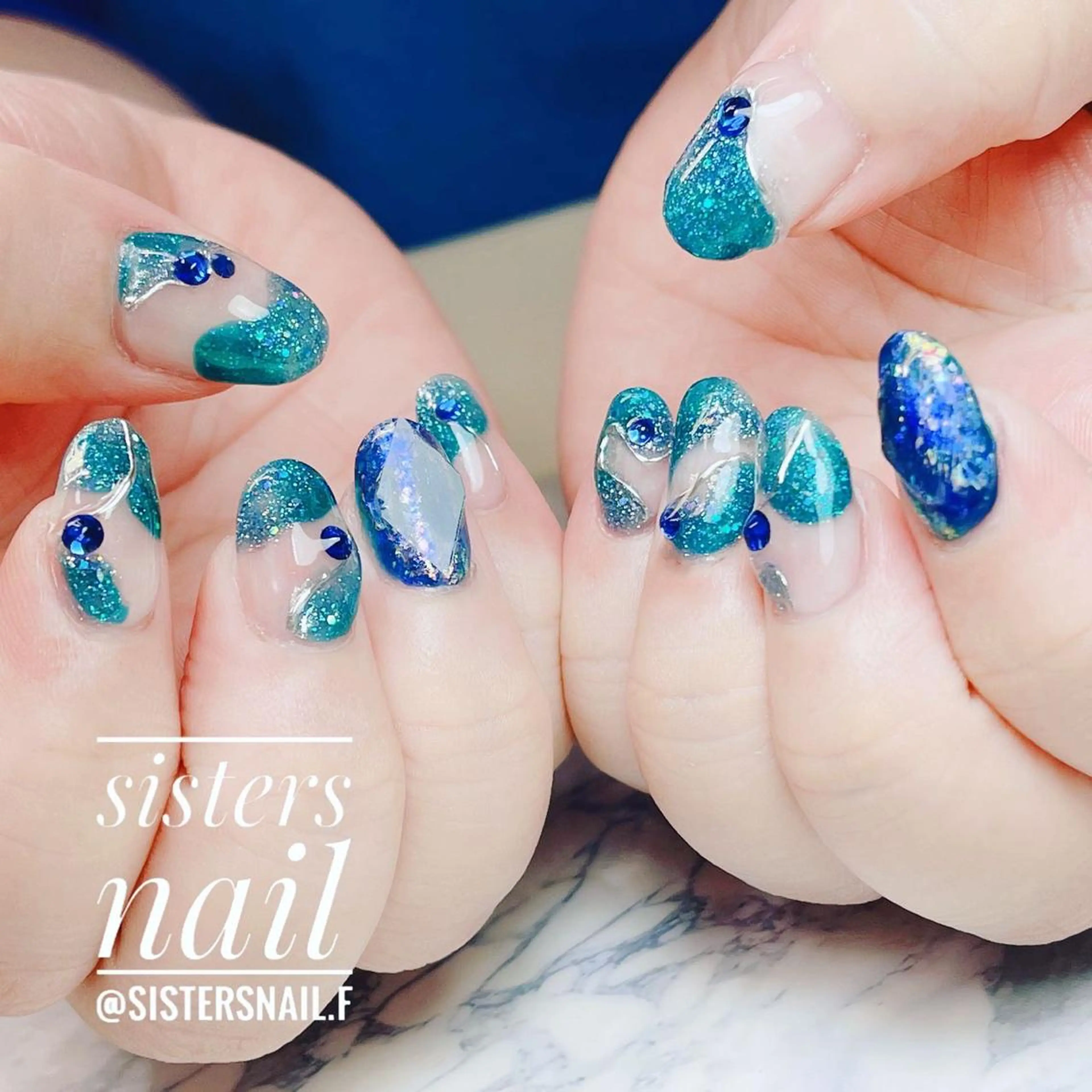 ネイル アートネイル ブルー キラキラネイル ニュアンスネイル 夏ネイル sisters nail.fのネイルデザイン