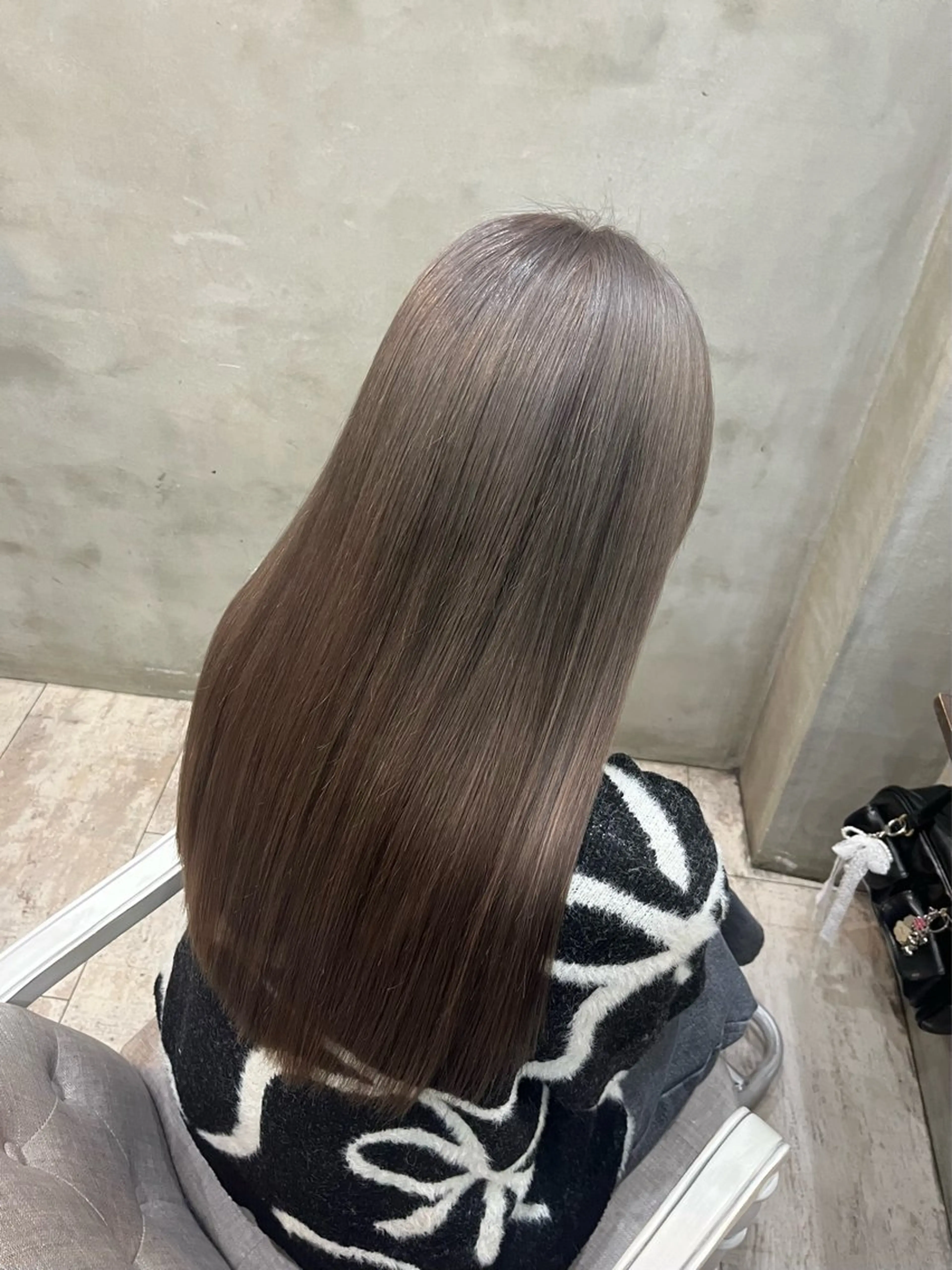 ロング カラー グレージュ ラベンダーカラー ラベンダーグレージュ ラベンダーグレー ヘアカラー トリートメント 艶髪/ハイトーン/ ヘアセット/モエノのヘアスタイル
