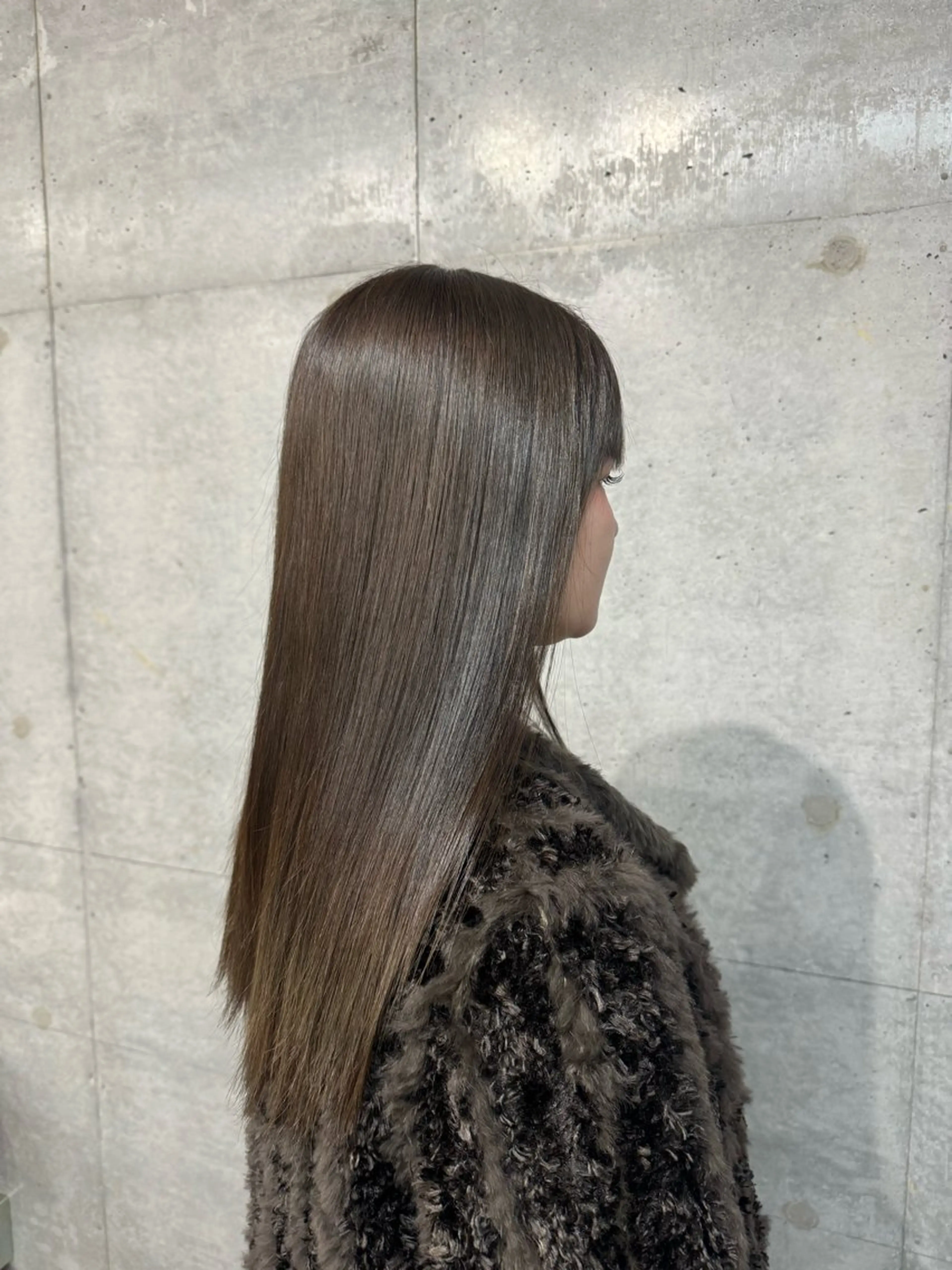 カラー 艶髪/ハイトーン モカのヘアスタイル