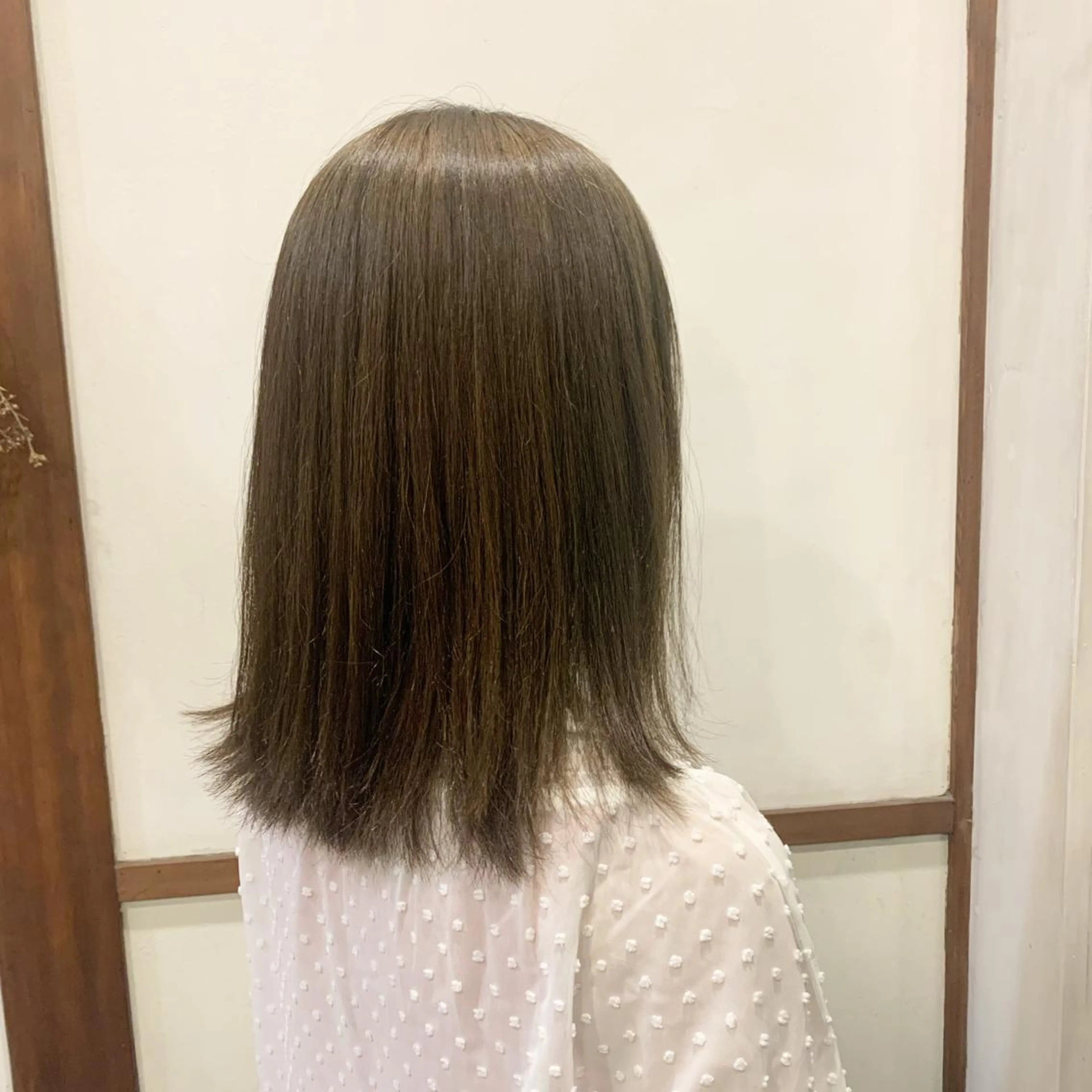 ミディアム カラー 鎌野 萌乃のヘアスタイル