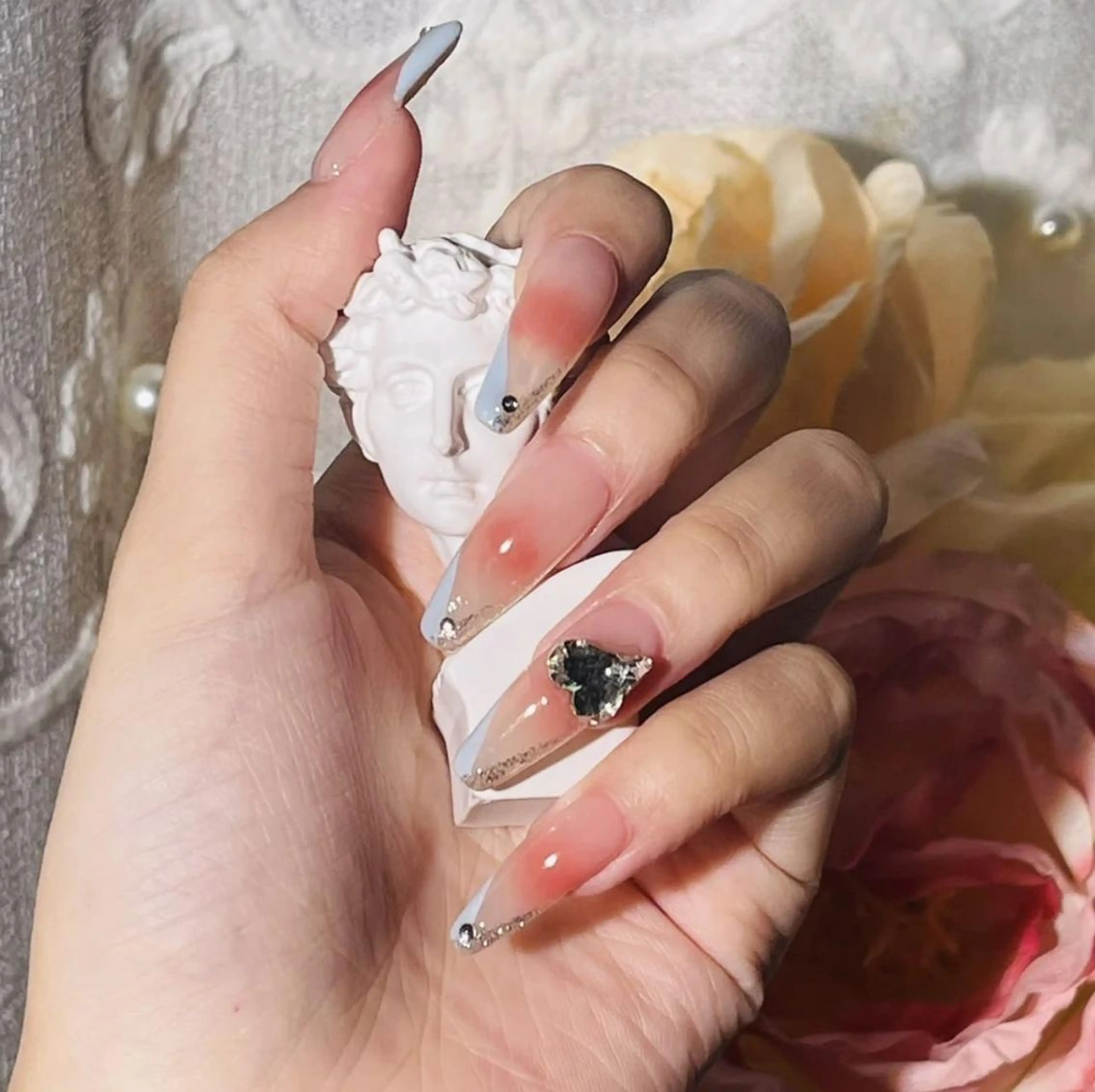 ネイル アートネイル 長さ出し ネイルチップ Queens momoのネイルデザイン