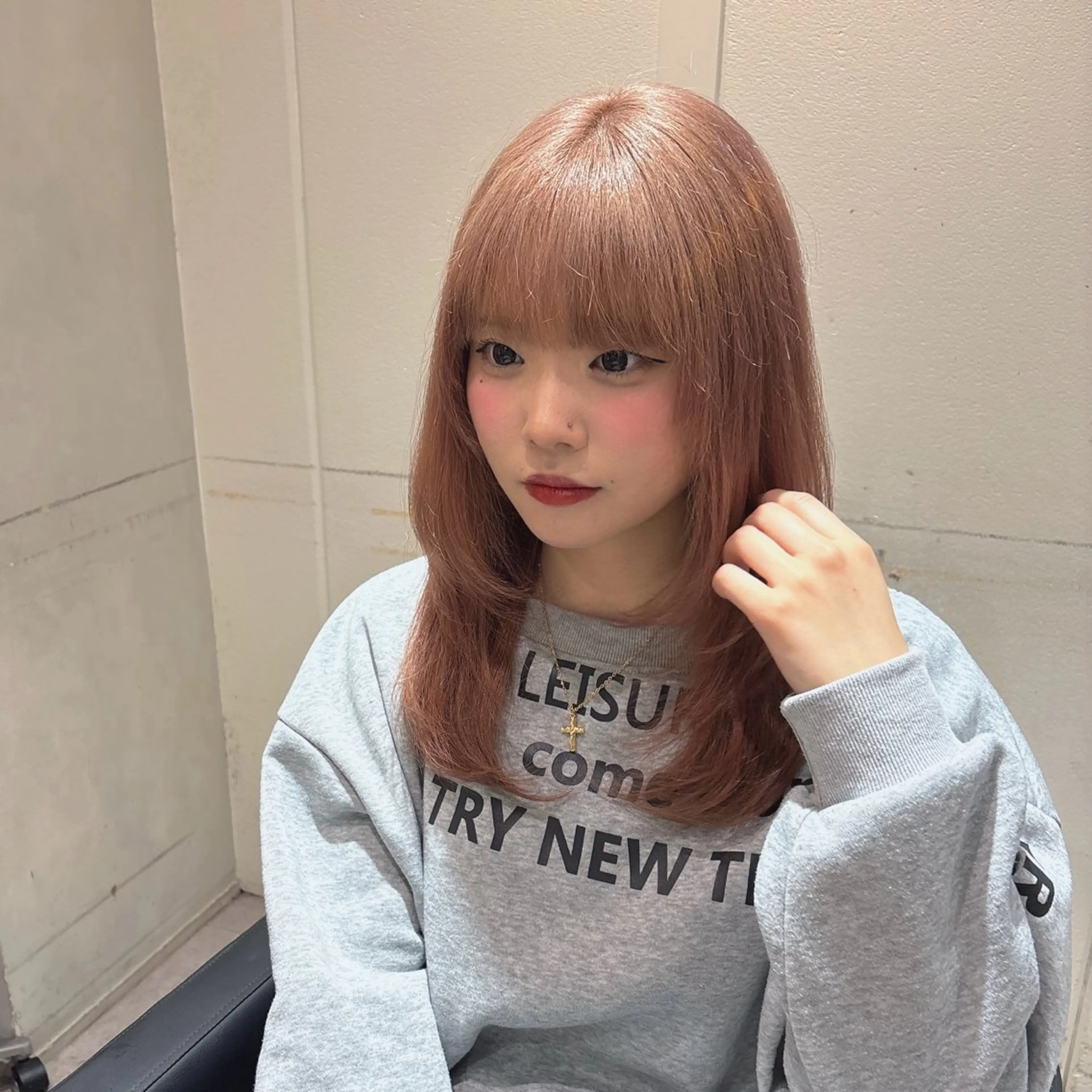 ミディアム カラー ベージュカラー ピンクカラー ピンクベージュ レイヤーカット 加藤 麻夢のヘアスタイル