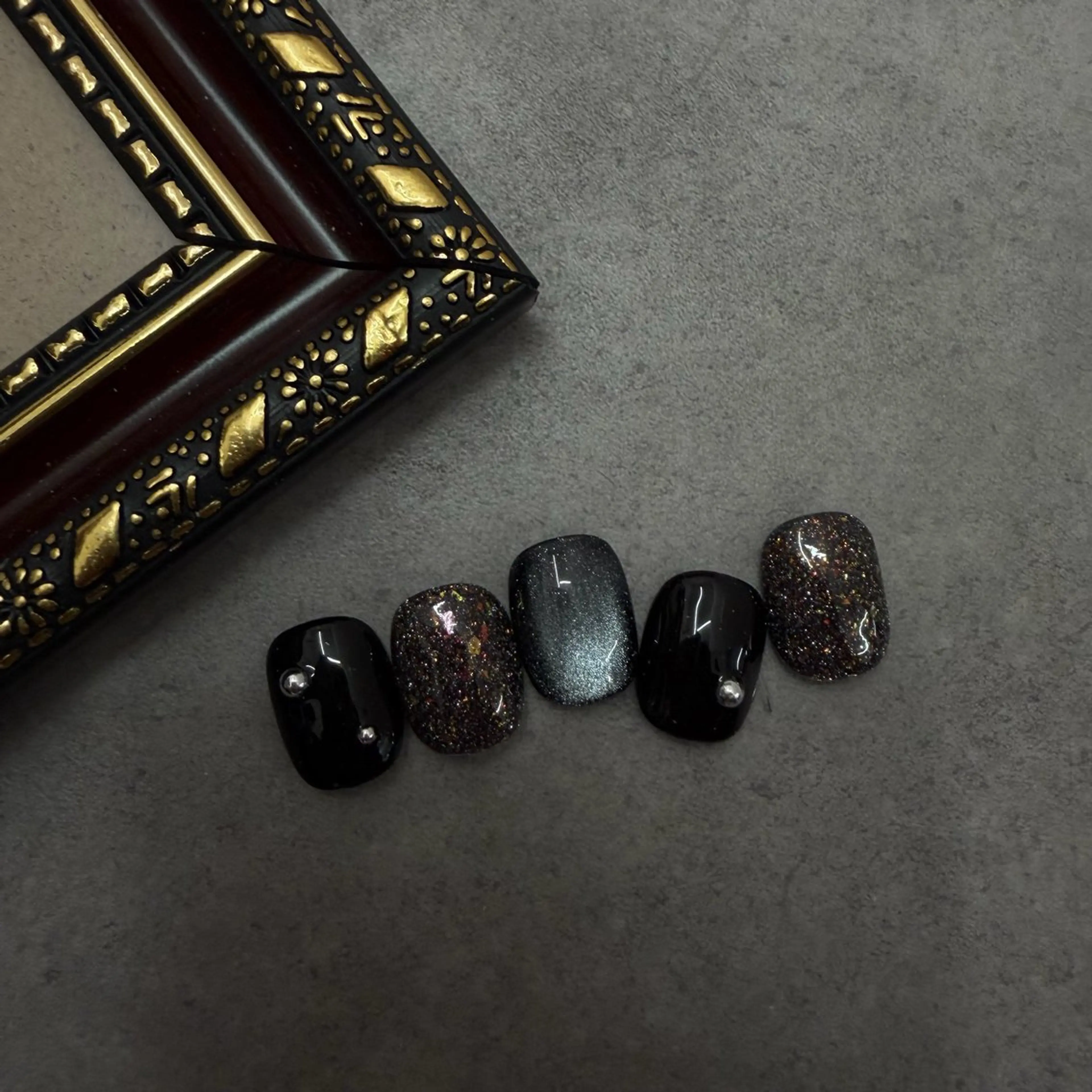 ネイル ドット ジェルネイル キラキラネイル マグネットネイル ニュアンスネイル ハンドネイル ハンドケア Bana_ Nailのネイルデザイン