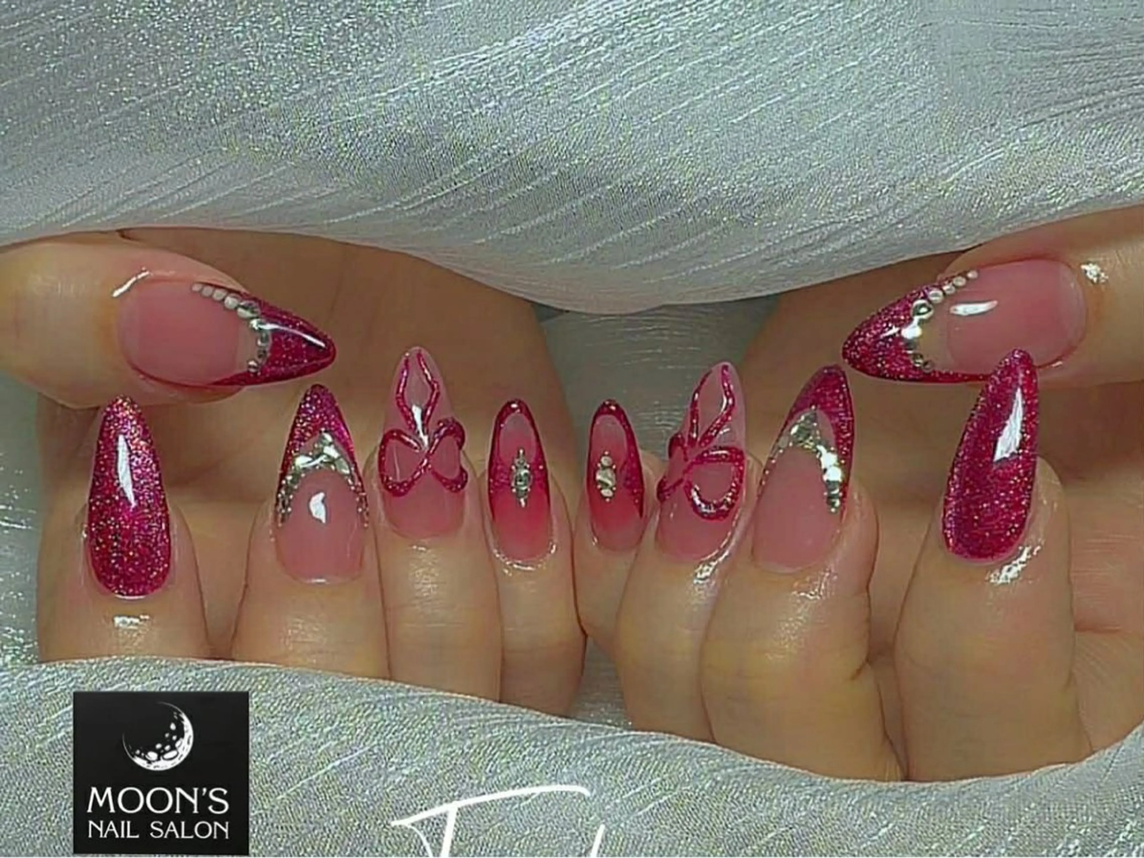ネイル Moons nail 💅✨のネイルデザイン