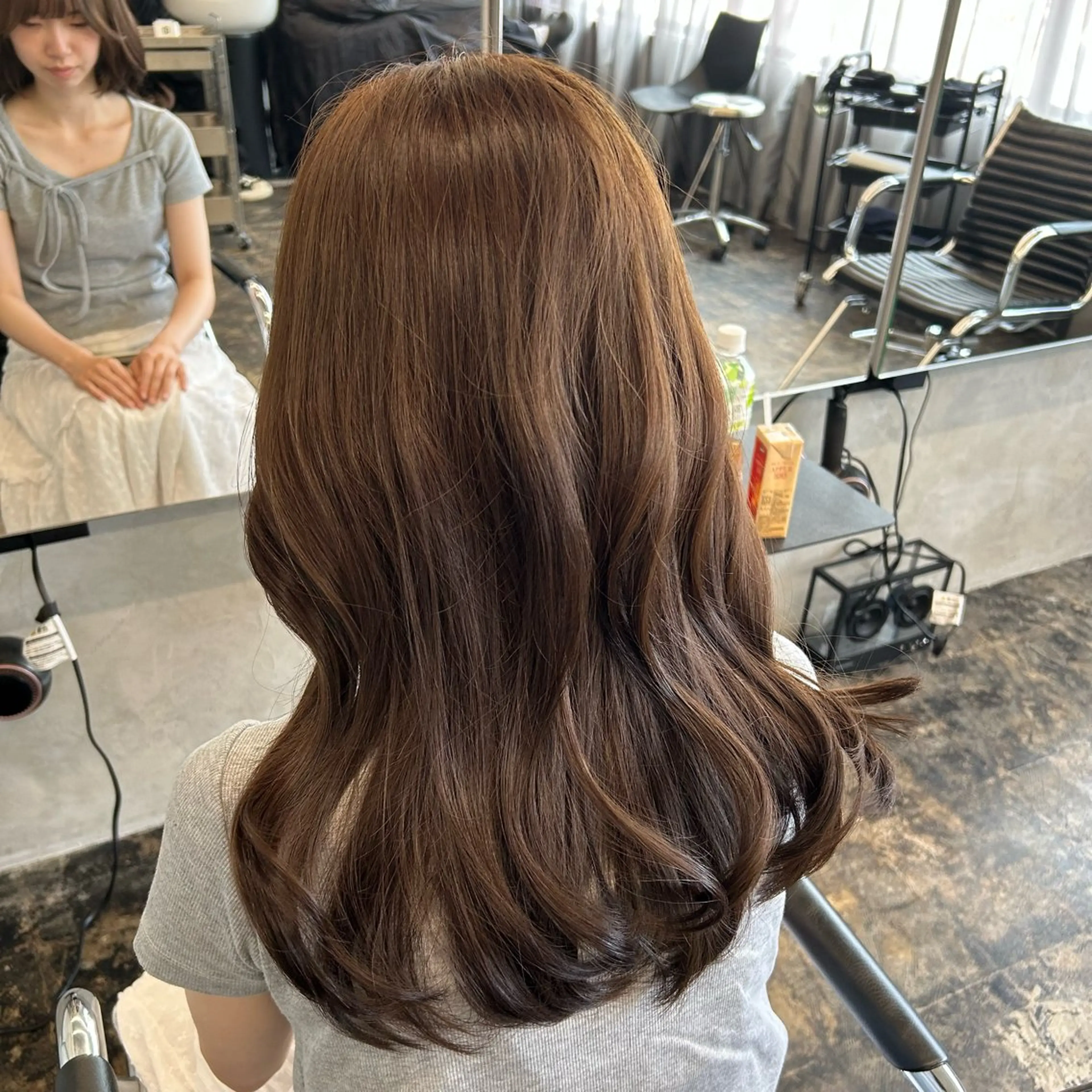 ロング ヘアカラー トリートメント 松川ヒナ|韓国レイヤ /耳つぼジュエリーのヘアスタイル