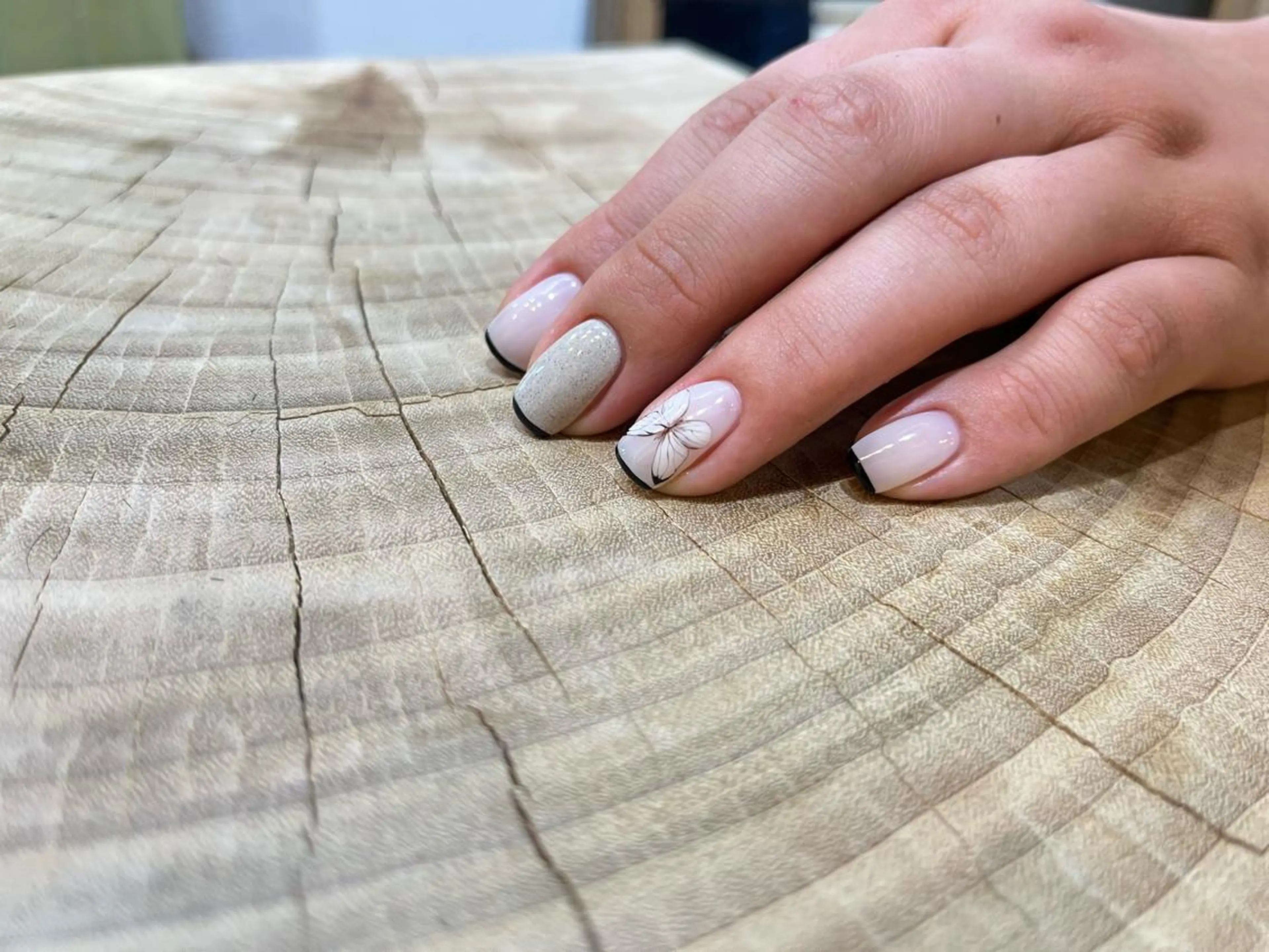 ネイル フレンチネイル キラキラネイル マグネットネイル ミラーネイル 🌼大西洋子 laughl🌼のネイルデザイン