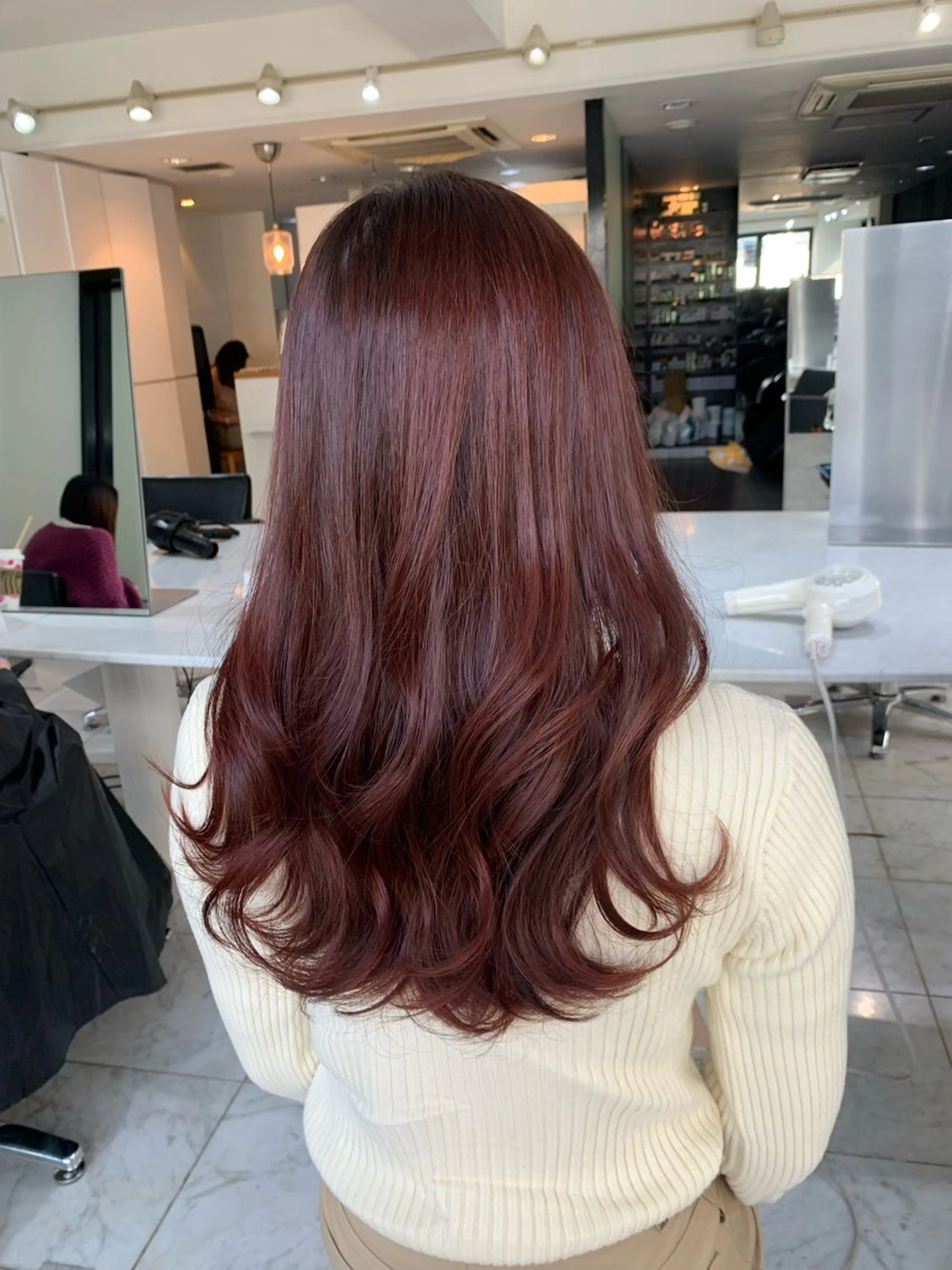 セミロング カラー ブリーチ ボルドーカラー ダブルカラー ブリーチなしカラー トリートメント RYOSUKE ハイトーンのヘアスタイル
