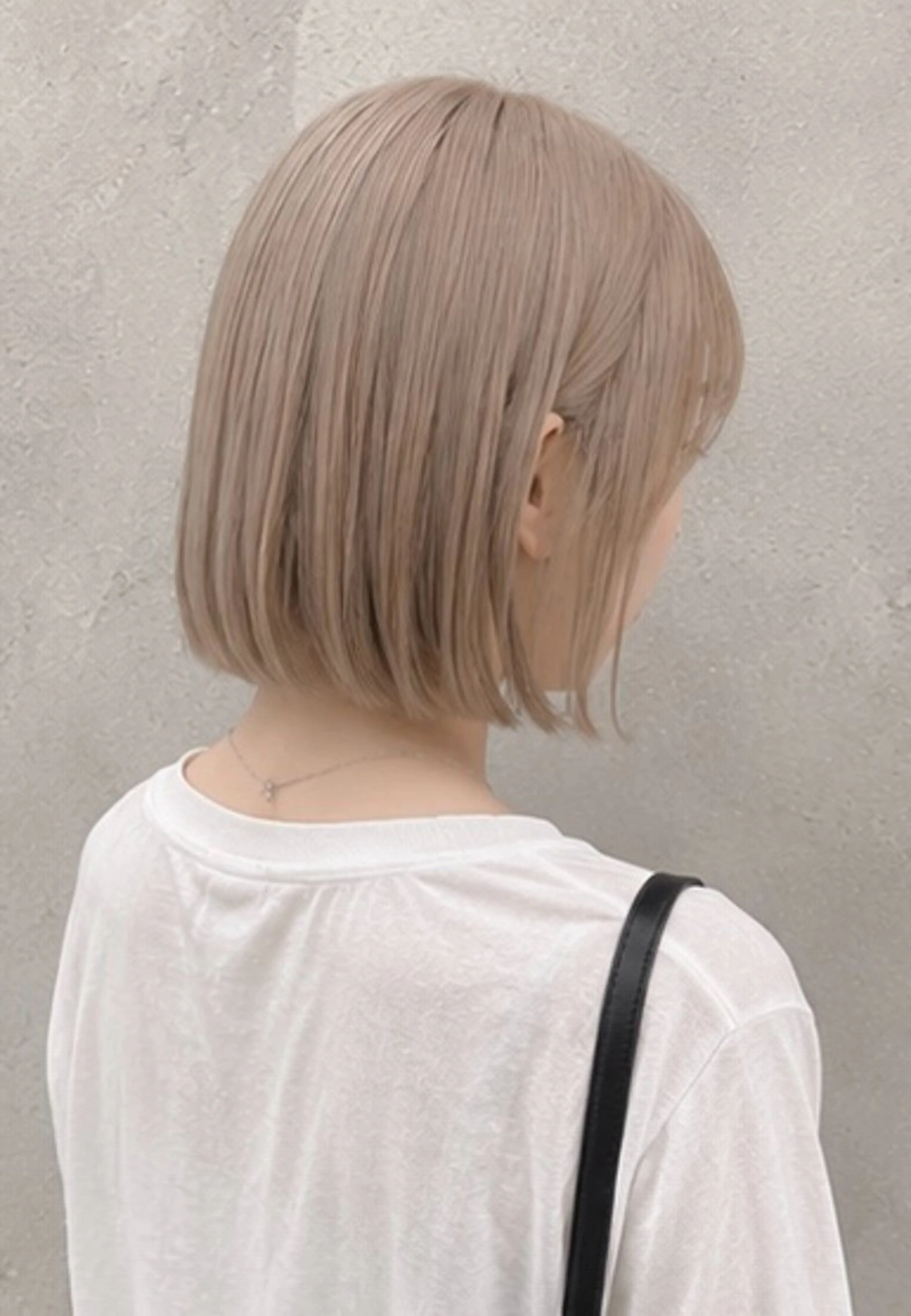ショート カラー ベージュカラー ブリーチ ブロンド ケアブリーチ 透明感カラー Garden 浅草蔵前のヘアスタイル