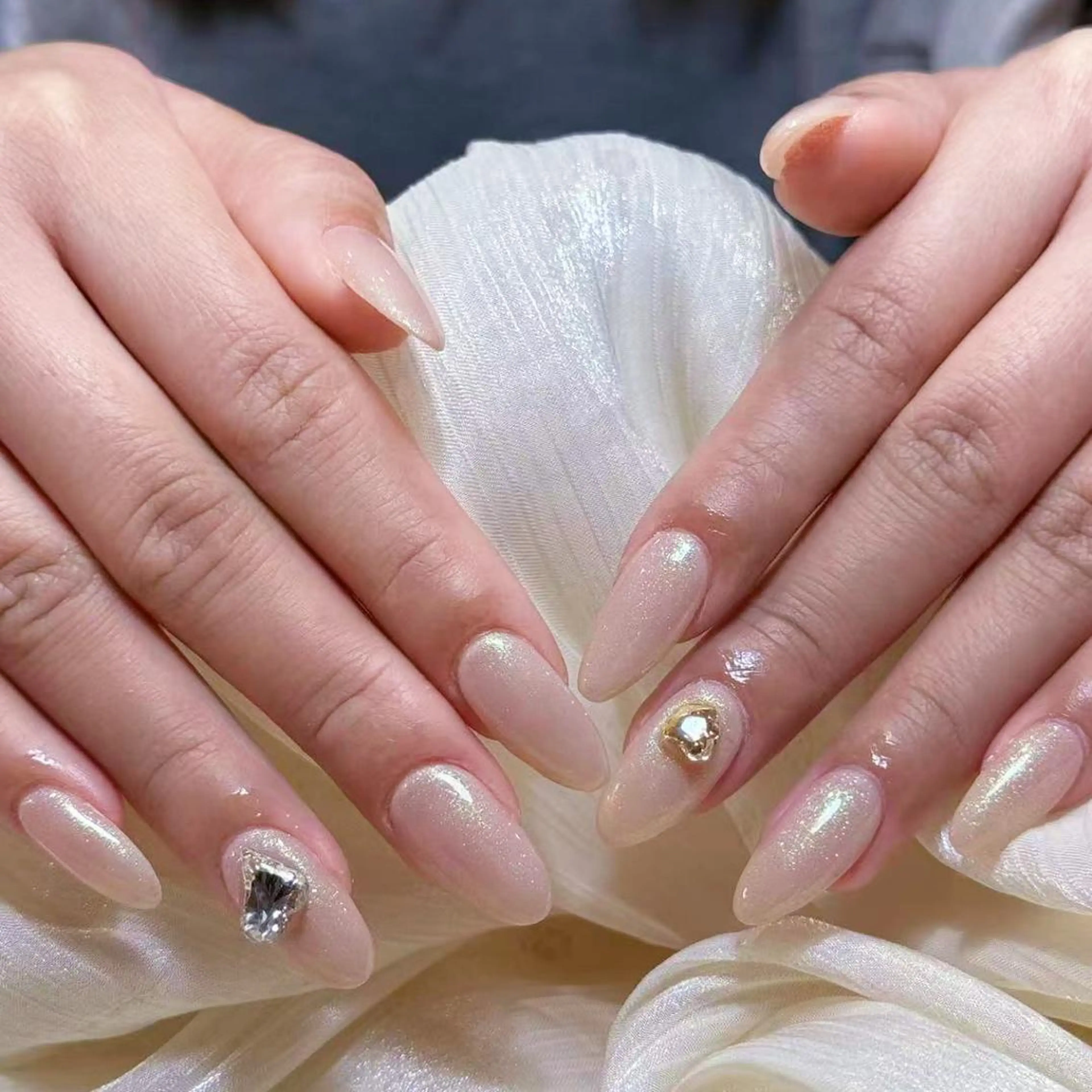 ネイル アートネイル オーロラネイル フラッシュネイル ガーリー キラキラネイル リナ 💅のネイルデザイン