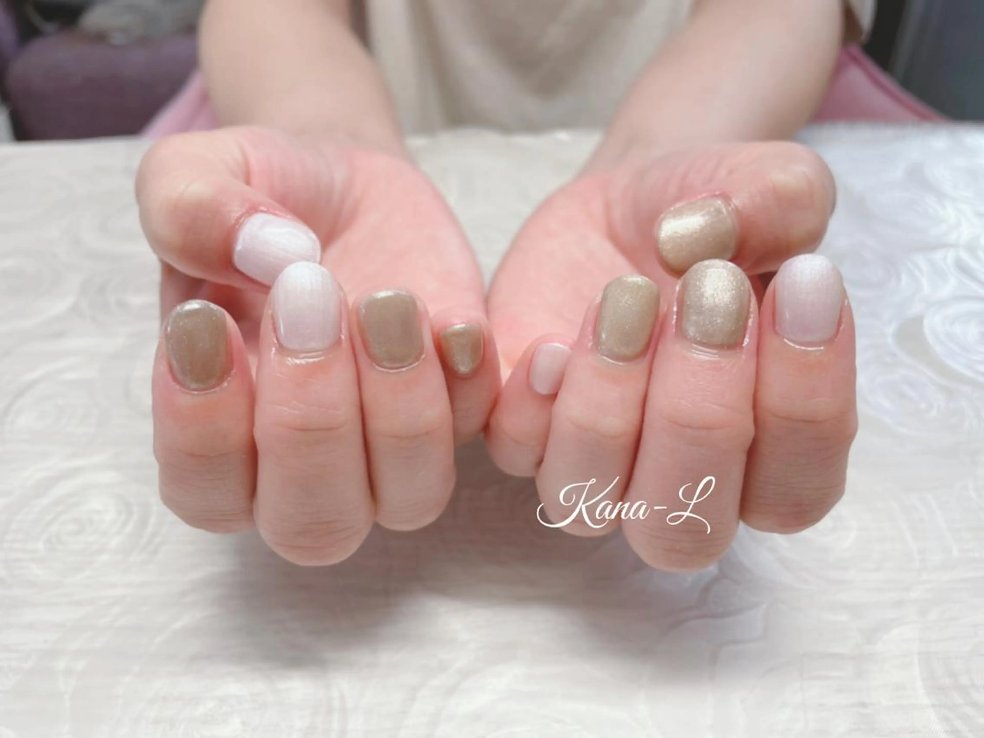 カラー ネイル ラメ(グリッター) 芦辺 香奈のネイルデザイン