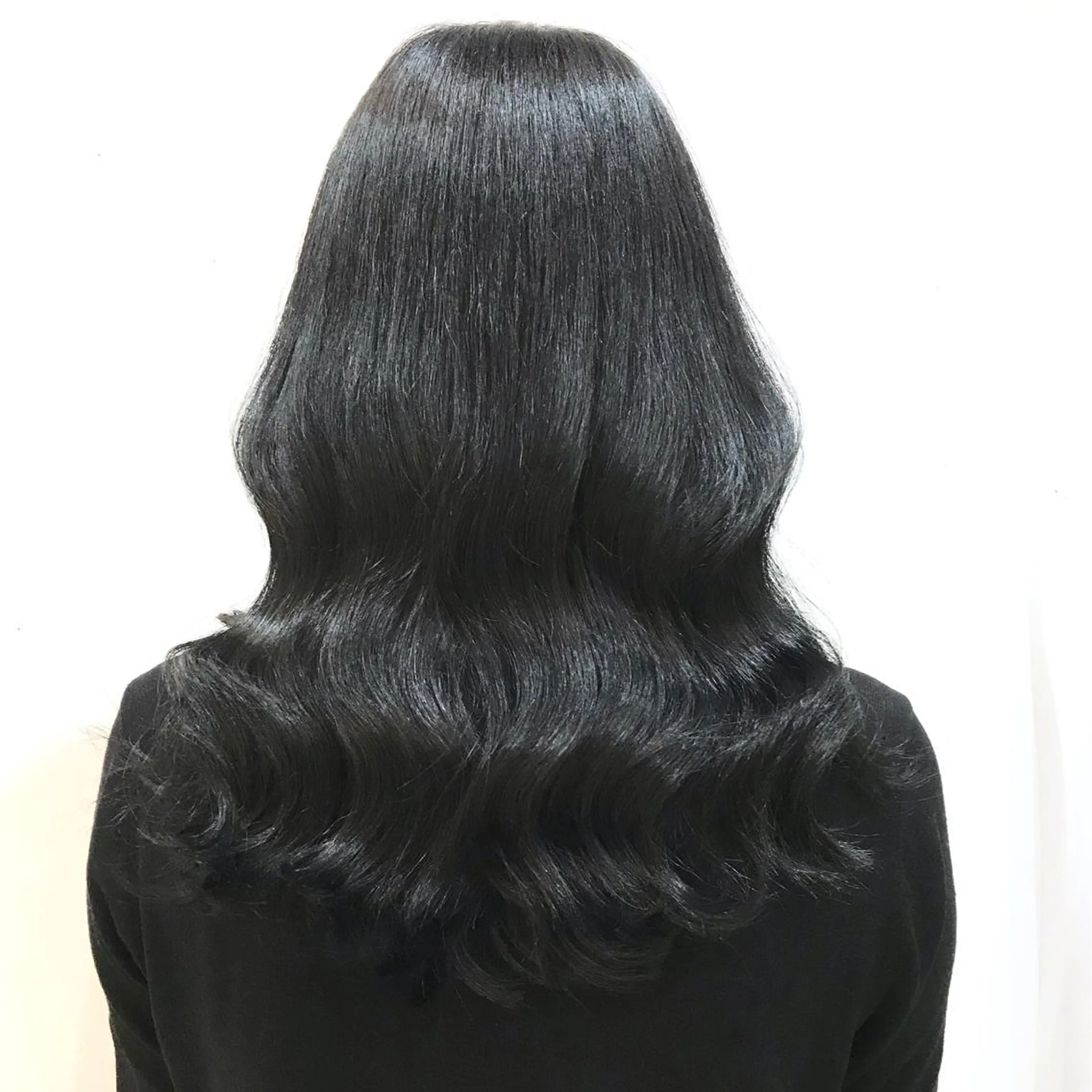 ロング カラー 黒髪 ブルーカラー ブルーブラック ヨシンモリ ムルギョル巻き サロウィン所属・K-POP好き美容師 🇰🇷Kai.Yのヘアスタイル