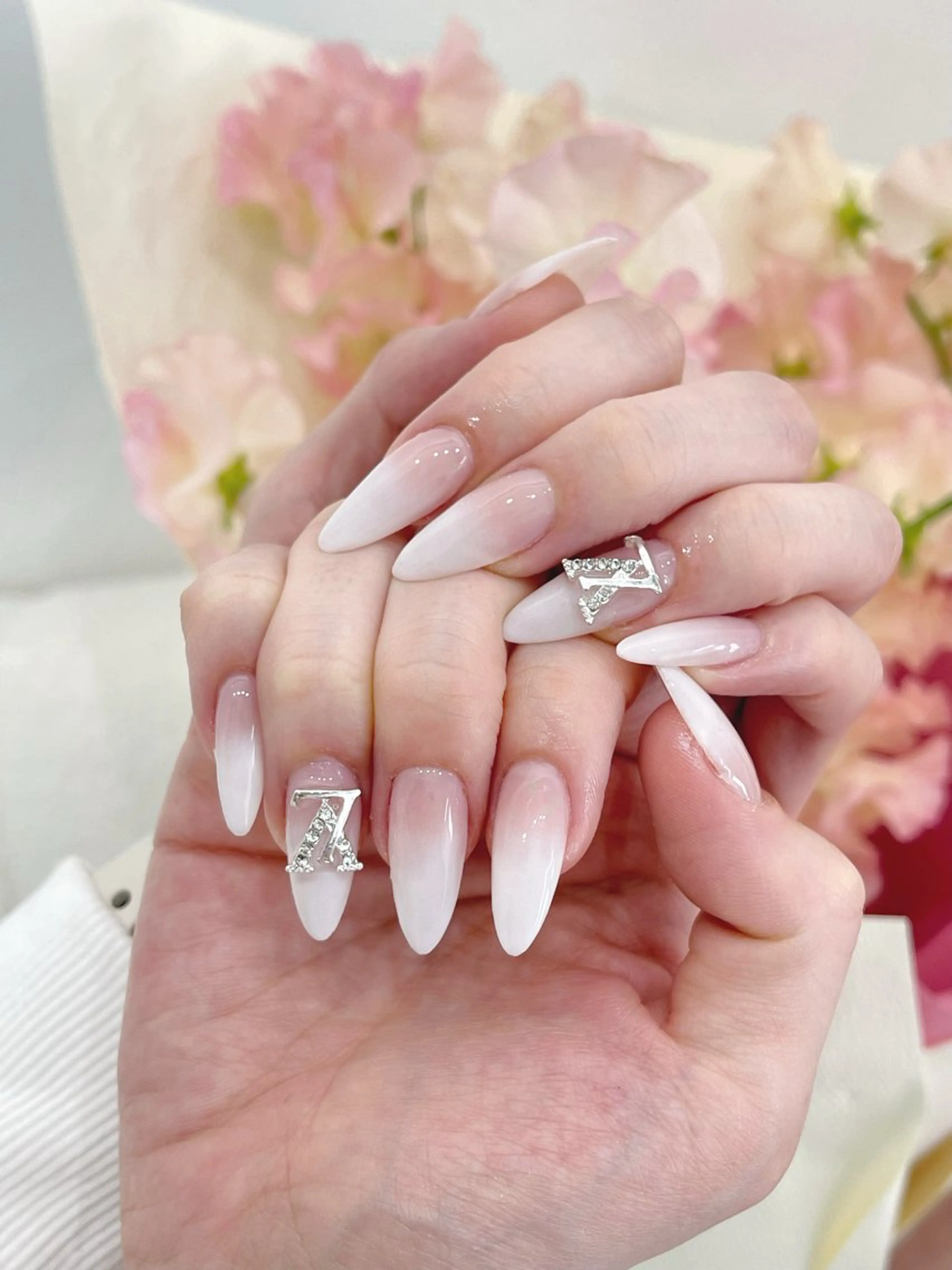 ネイル キラキラネイル 韓国ネイル ロングネイル ワンホンネイル ハンドネイル Josie nail salonのネイルデザイン