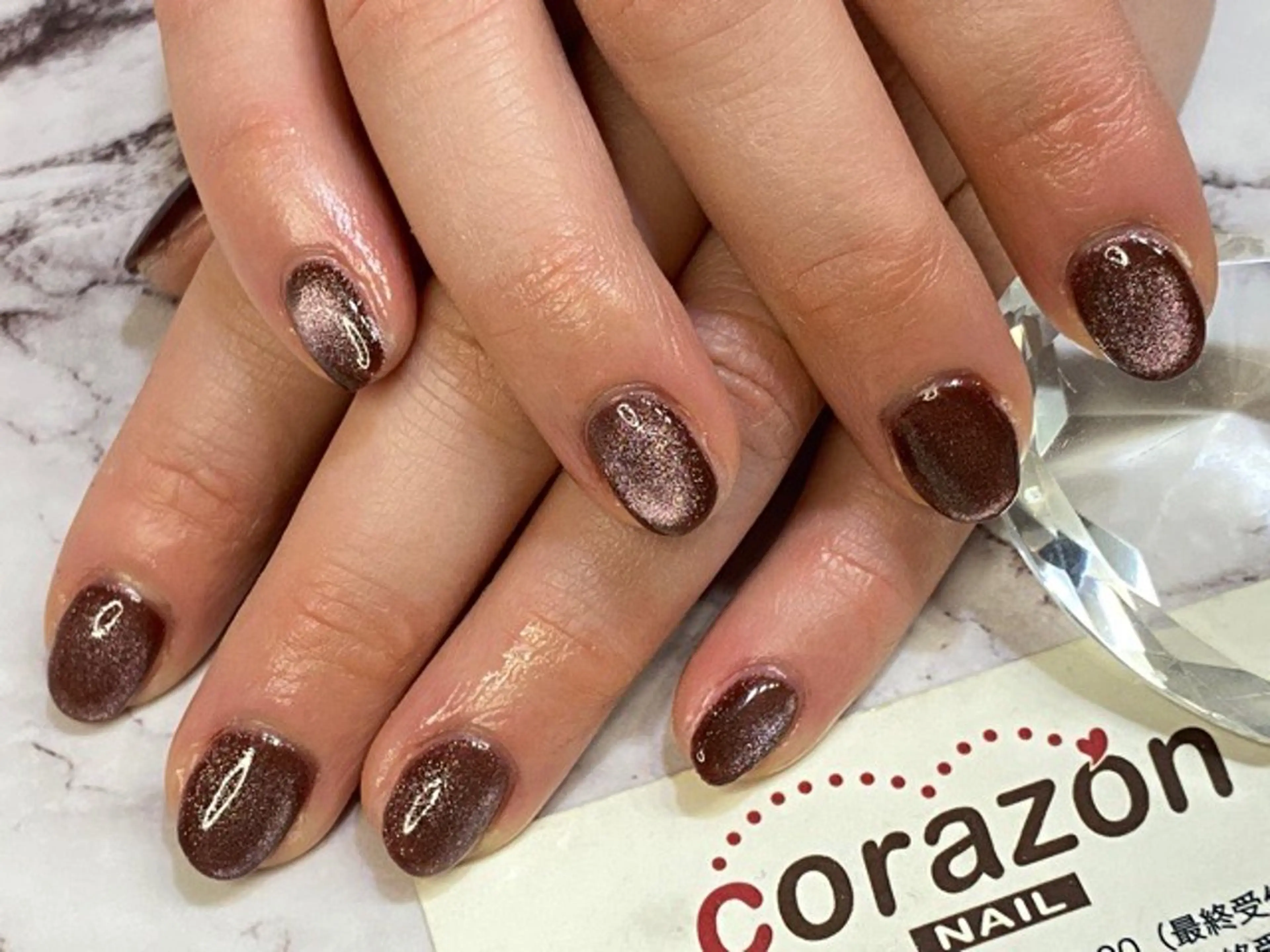 ネイル ブラウン マグネットネイル マグネットワンカラー ワンカラーネイル 赤色 ハンドネイル ネイリスト aicoのネイルデザイン