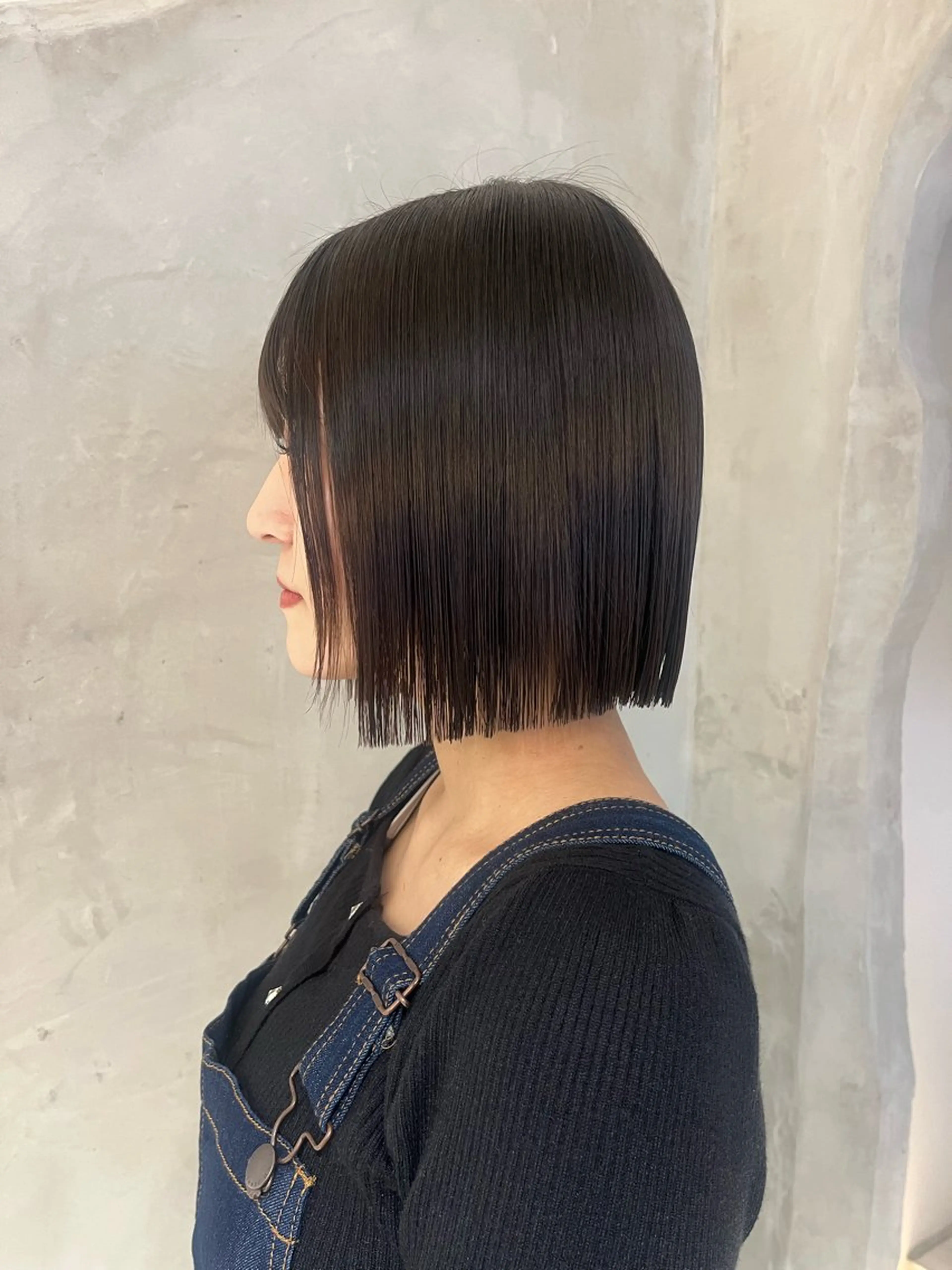 ミディアム ボブ カット トリートメント 切りっぱなしボブ/ 艶カラー/綾莉のヘアスタイル