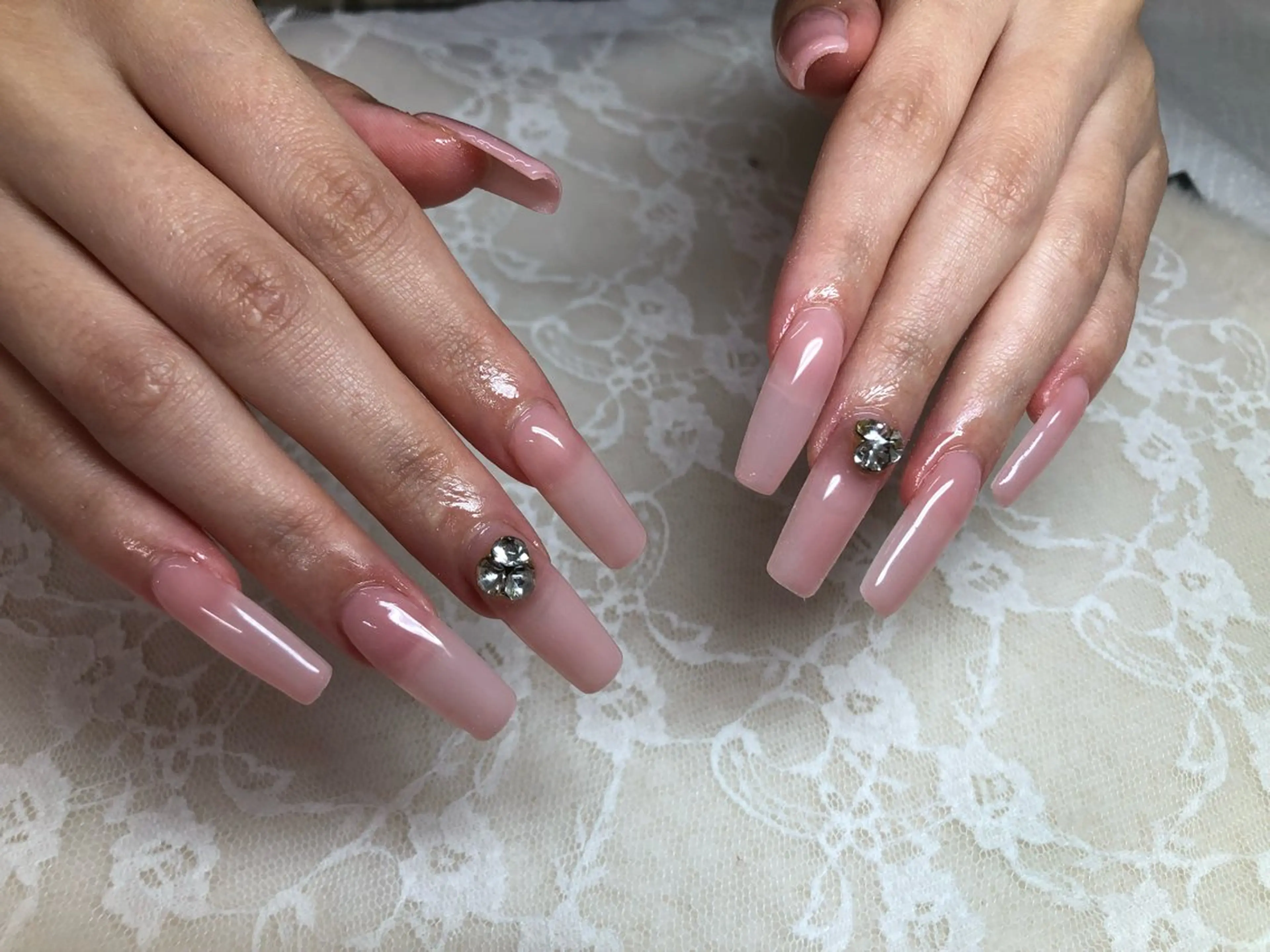 ネイル 長さ出し ロングネイル ピンク スーパーロングネイル ハンドネイル ハンドケア 心斎橋Salon Epokkuのネイルデザイン