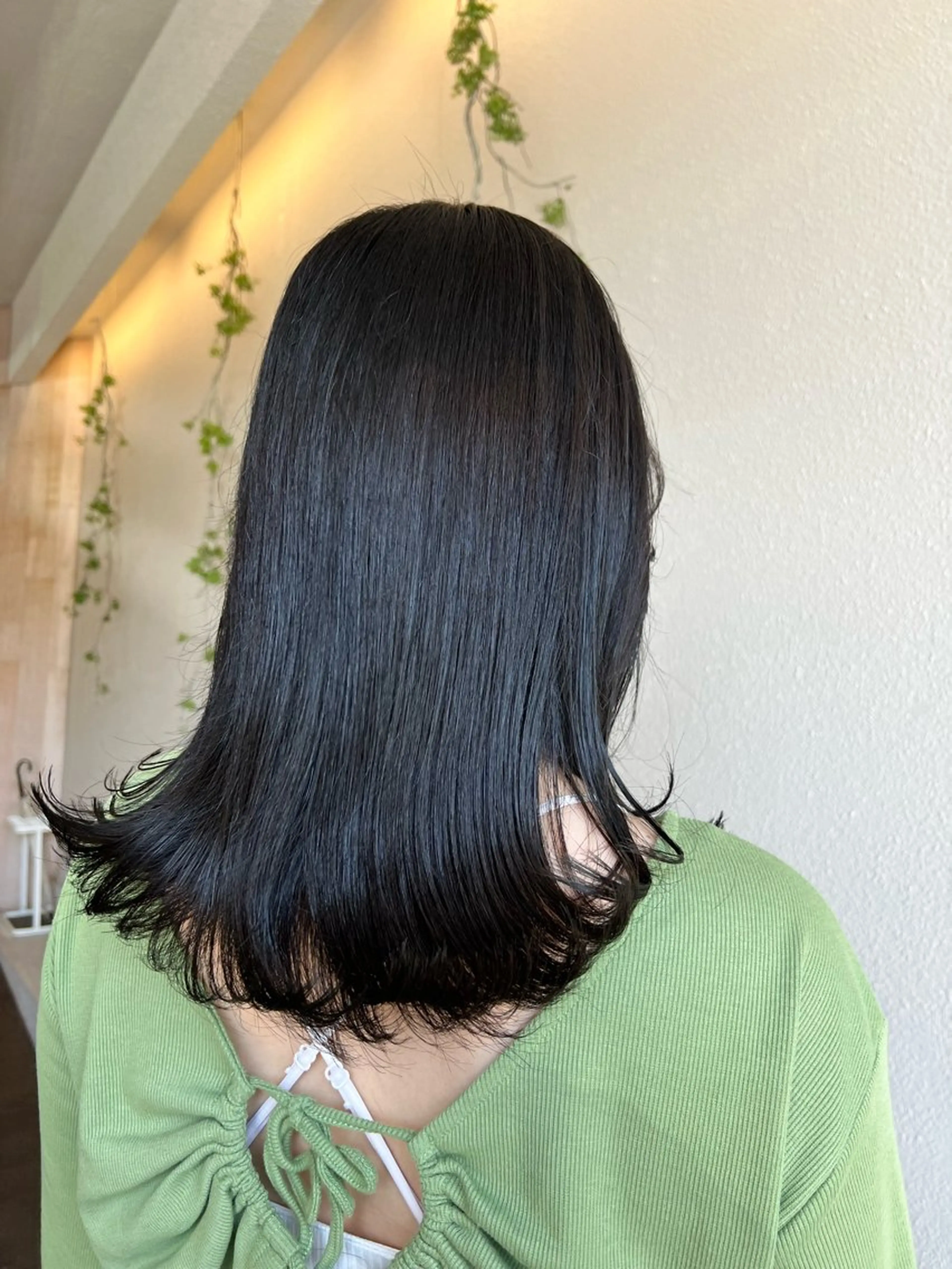 ミディアム カラー 黒髪 ブルーカラー ブルーブラック カット ヘアカラー 髪質改善／透明感 NAKAIEのヘアスタイル