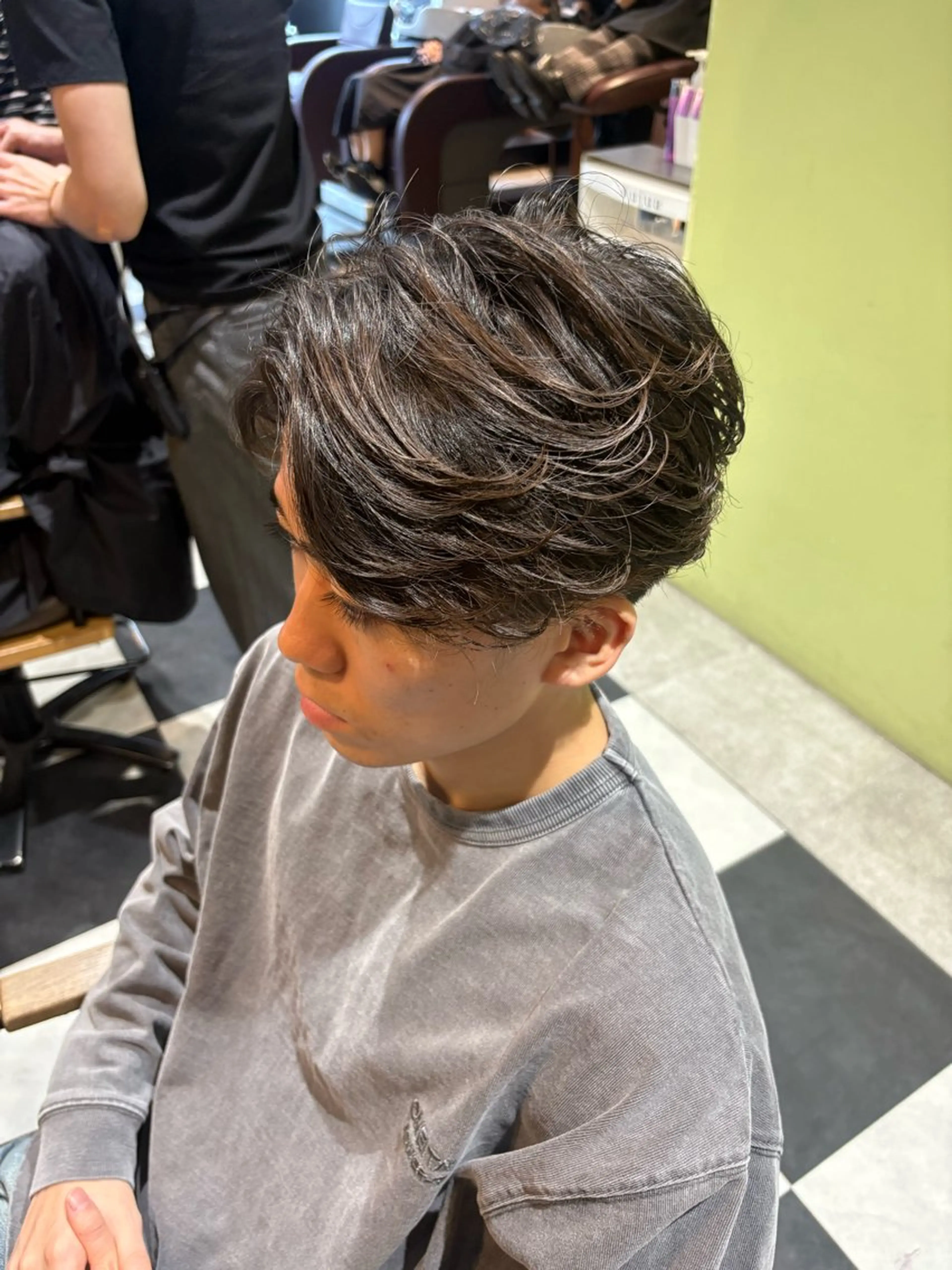 パーマ メンズ ✂️メンズ センターパート✨陽気のヘアスタイル