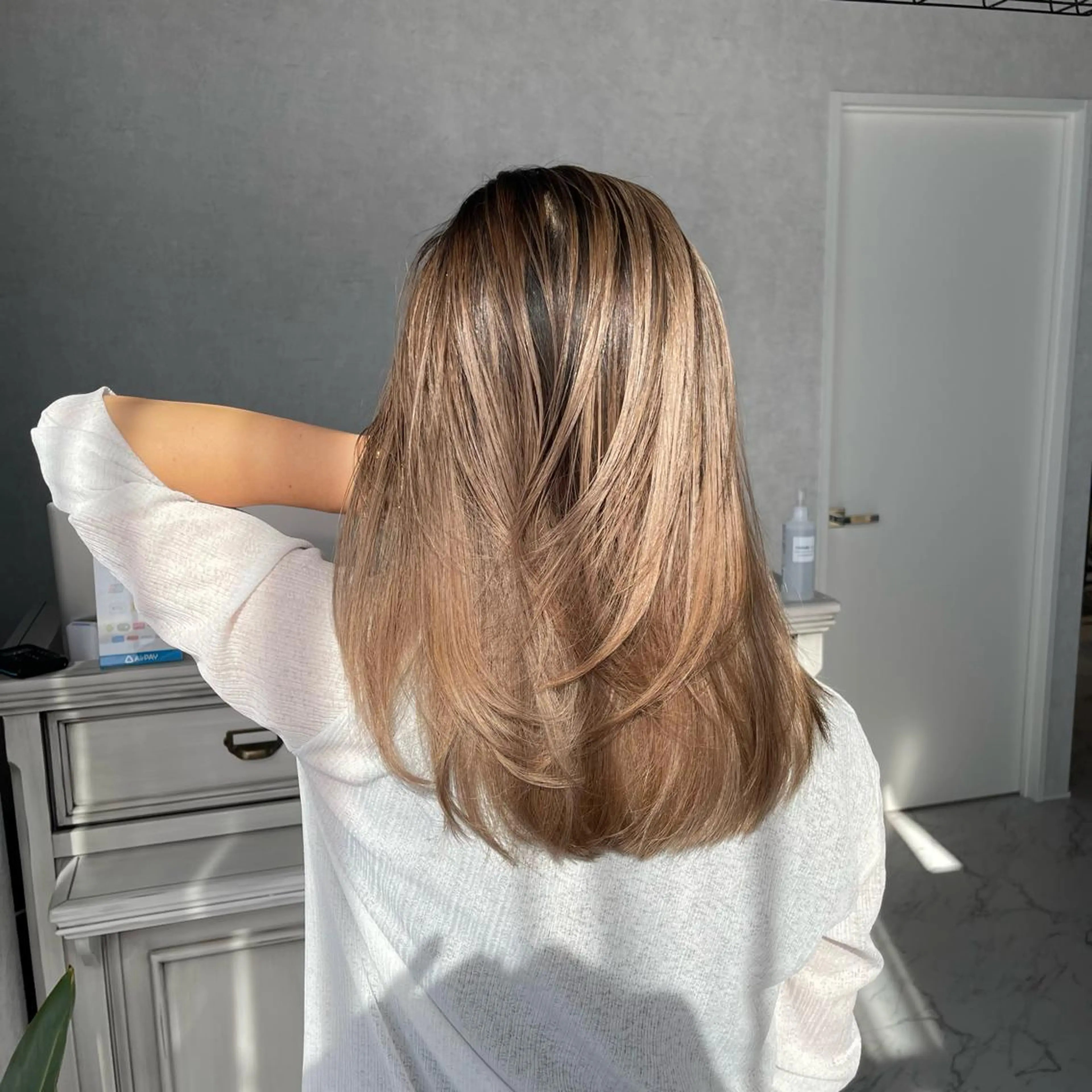 ミディアム カラー ヘアアレンジ バレイヤージュ デザインカラー ハイライトカラー 外国人風カラー ハイライト アンドウ ユウ/ レイヤーカット/韓国のヘアスタイル