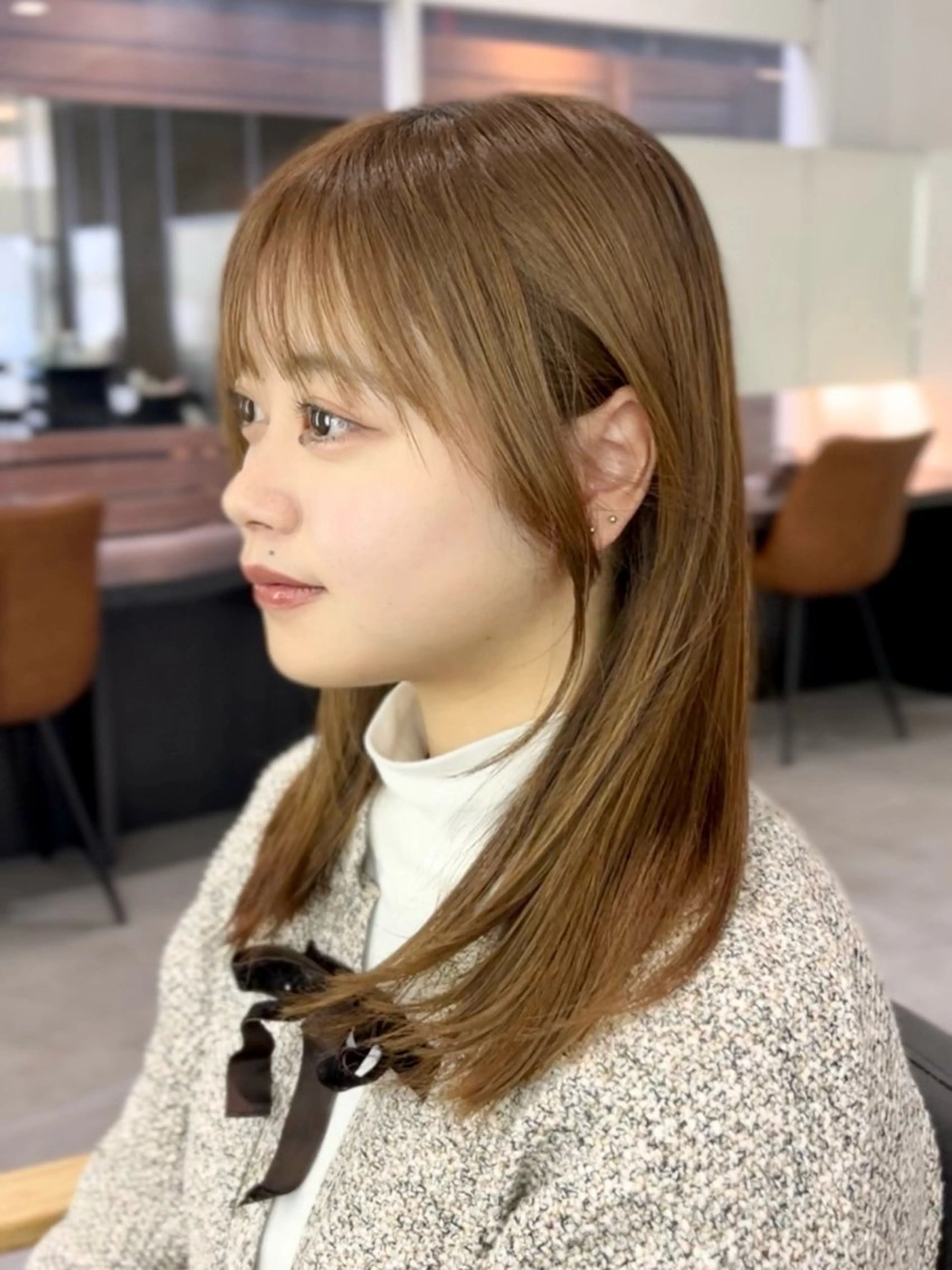 ミディアム カラー グレージュ くびれヘア 顔まわりレイヤー 韓国風ヘア レイヤーカット カット ヘアカラー VIEW EHIME 齋藤  あつきのヘアスタイル