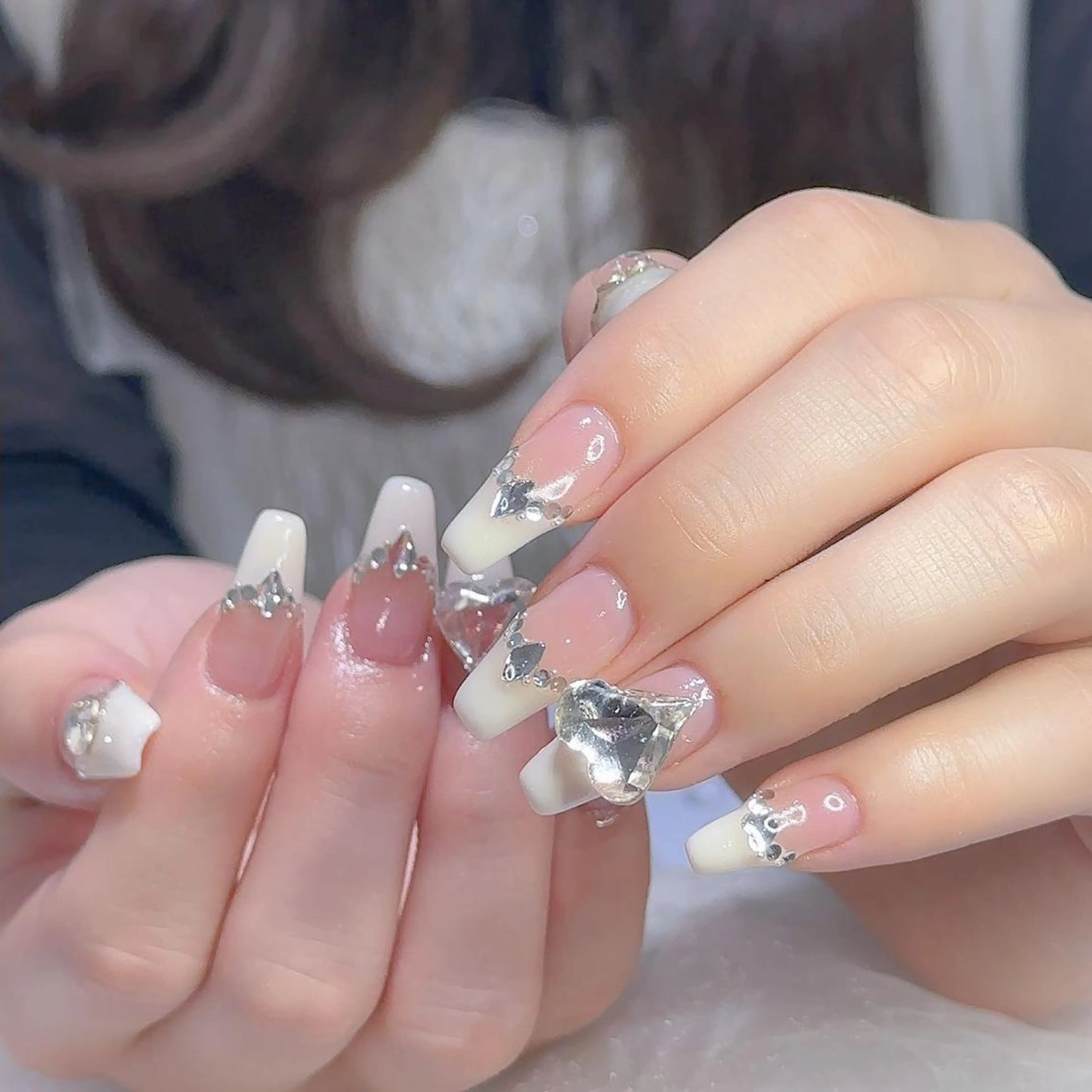 ネイル アートネイル 長さ出し ネイルチップ Queens ciciのネイルデザイン