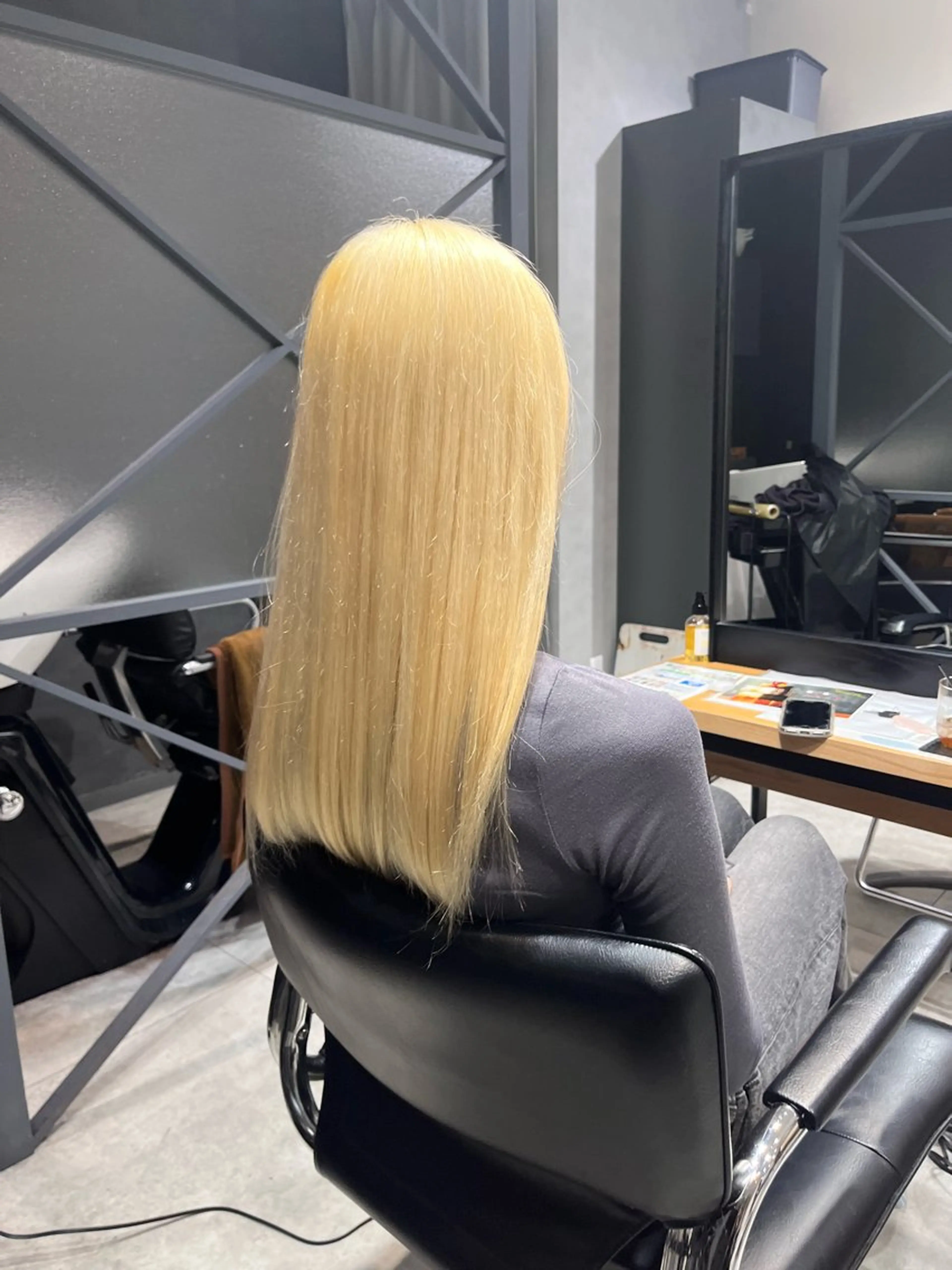 カラー ブリーチ ブロンド ホワイトブロンド ブリーチ/縮毛矯正 ❤️‍🔥シンノスケのヘアスタイル