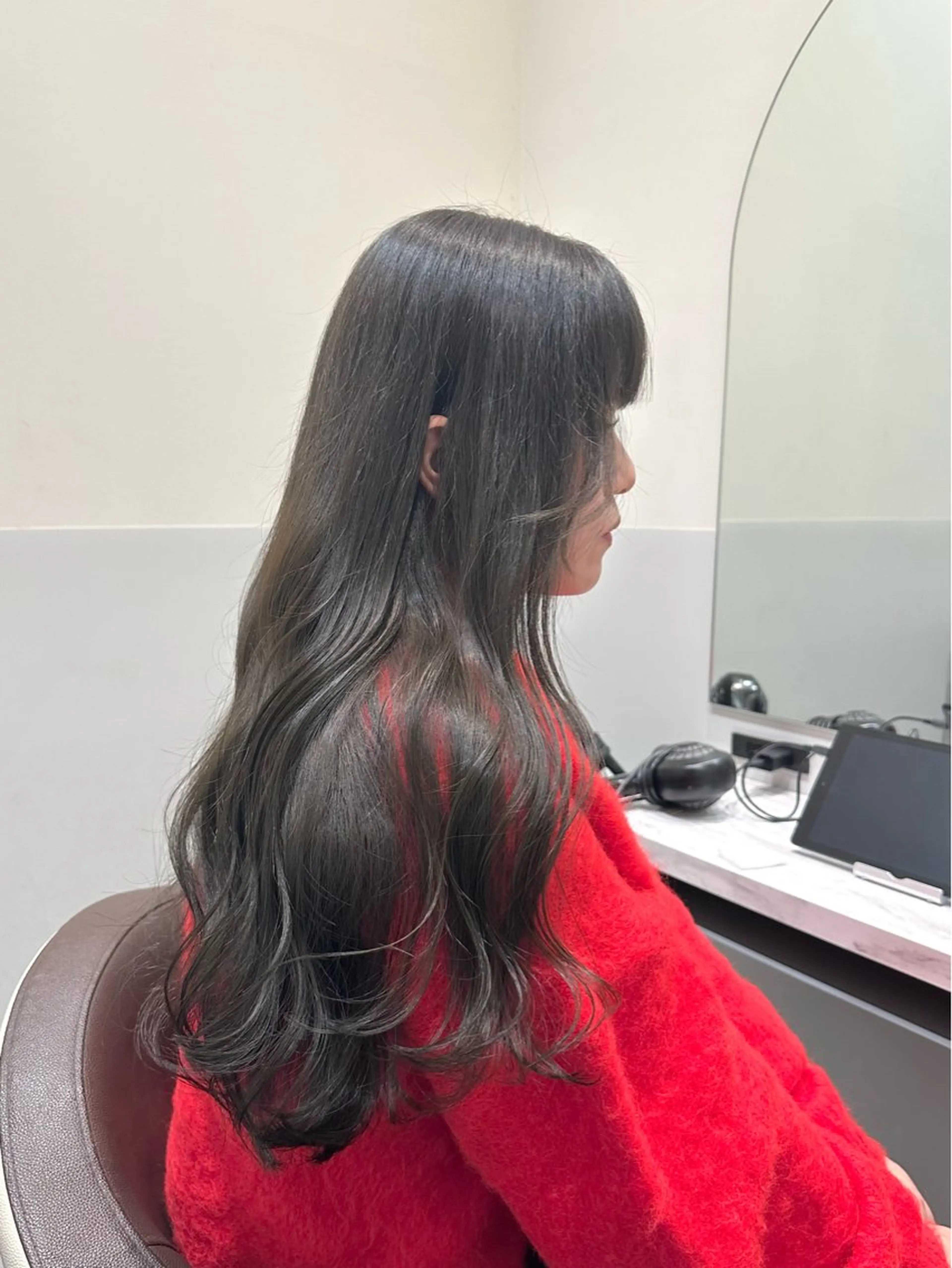 ロング カラー ブリーチ グレージュ ブリーチなしカラー オリーブグレージュ オリーブグレー カット ヘアカラー トリートメント 矢野 晃平のヘアスタイル