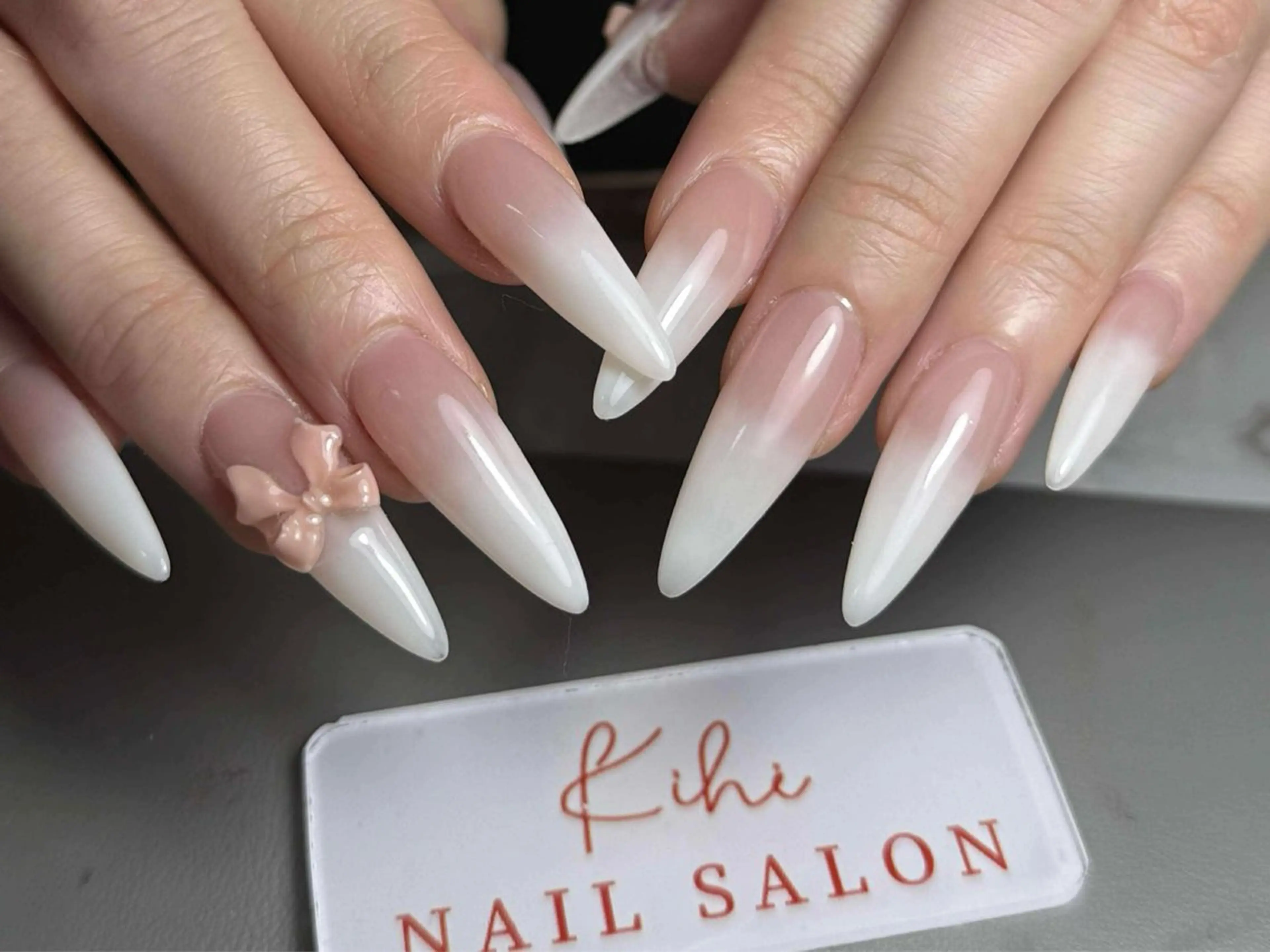 ネイル アートネイル フレンチネイル ジェルネイル グラデーション 韓国ネイル ハンドネイル さくら💮💮 【オフ無料】のネイルデザイン