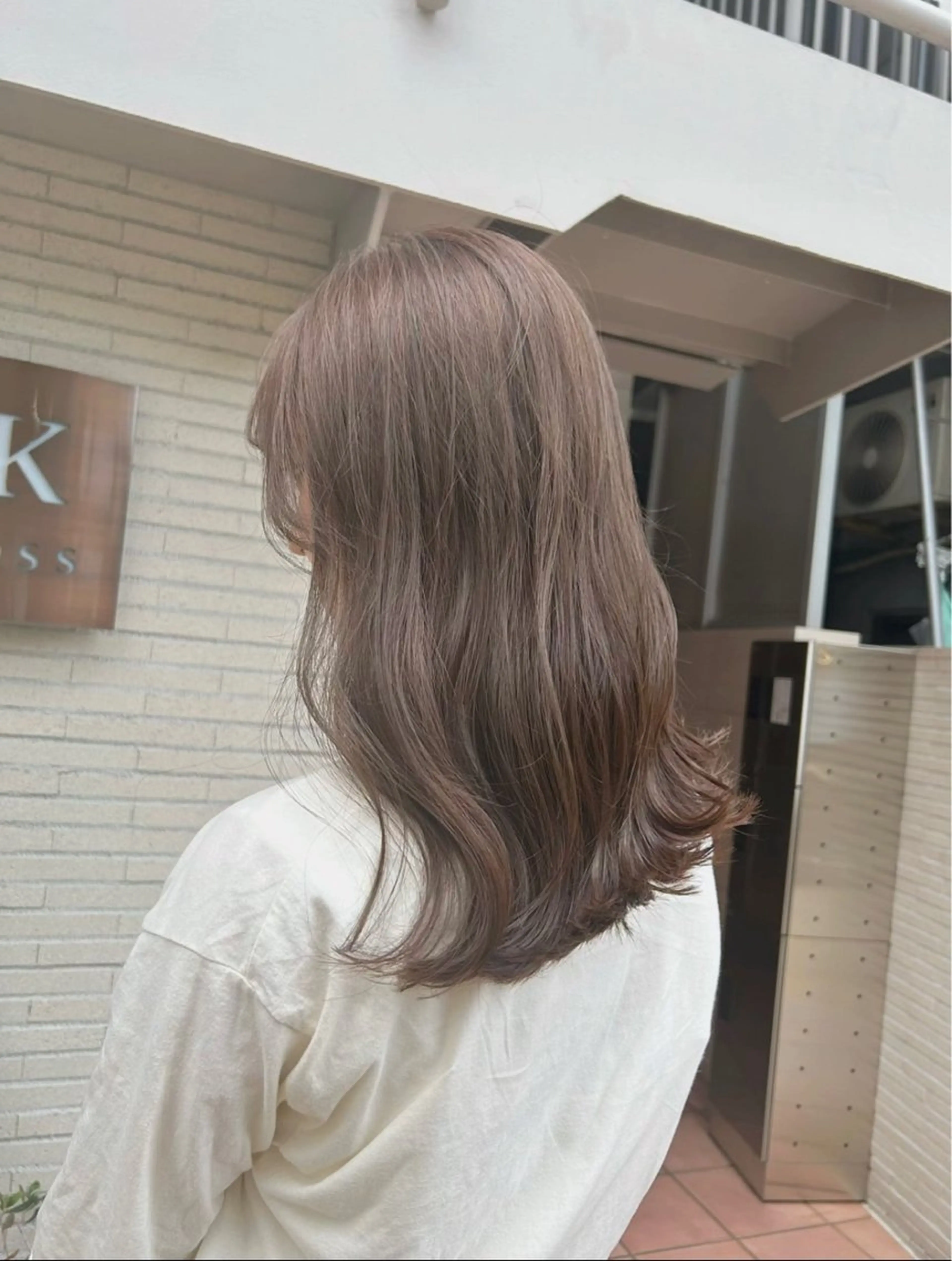 ミディアム 透明感カラー NAN AMI グレージュのヘアスタイル