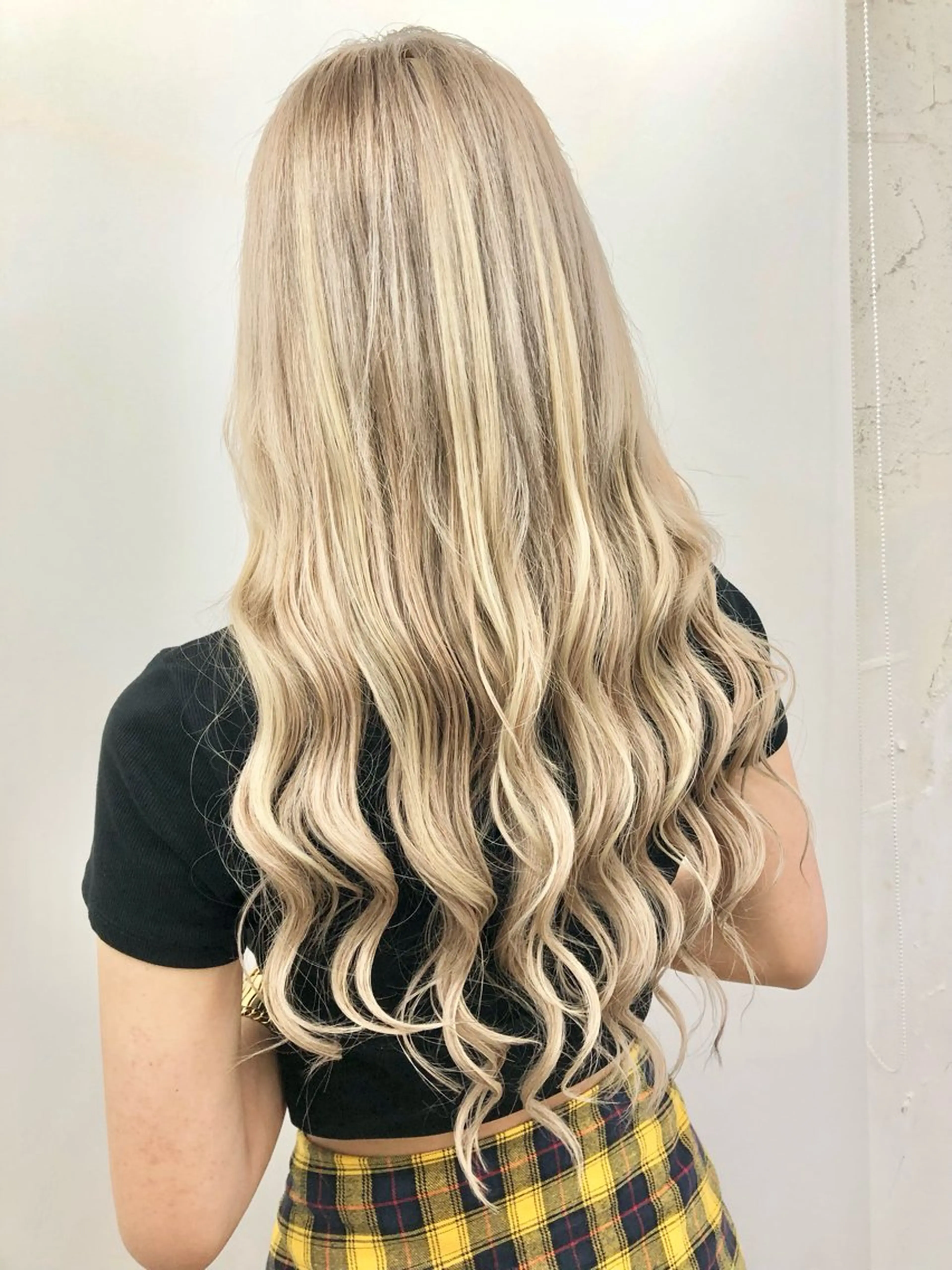 ロング カラー ヘアアレンジ シールエクステ バレイヤージュ ベージュカラー ハイライトカラー ハイトーンカラー レイヤー/エクステ alpha下妻のヘアスタイル