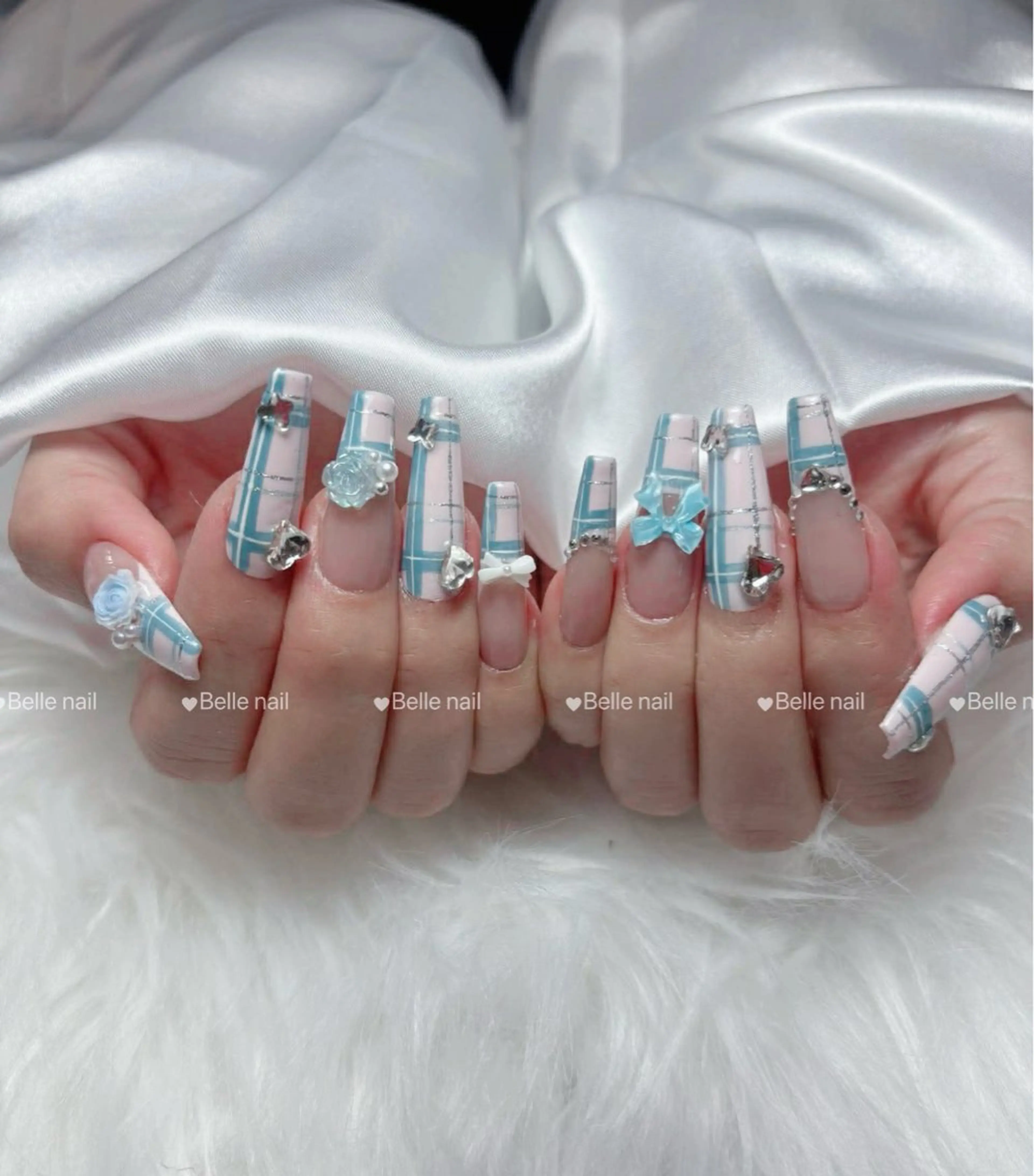 ネイル アートネイル 長さ出し フレンチネイル ジェルネイル キラキラネイル Belle Nail Salonのネイルデザイン
