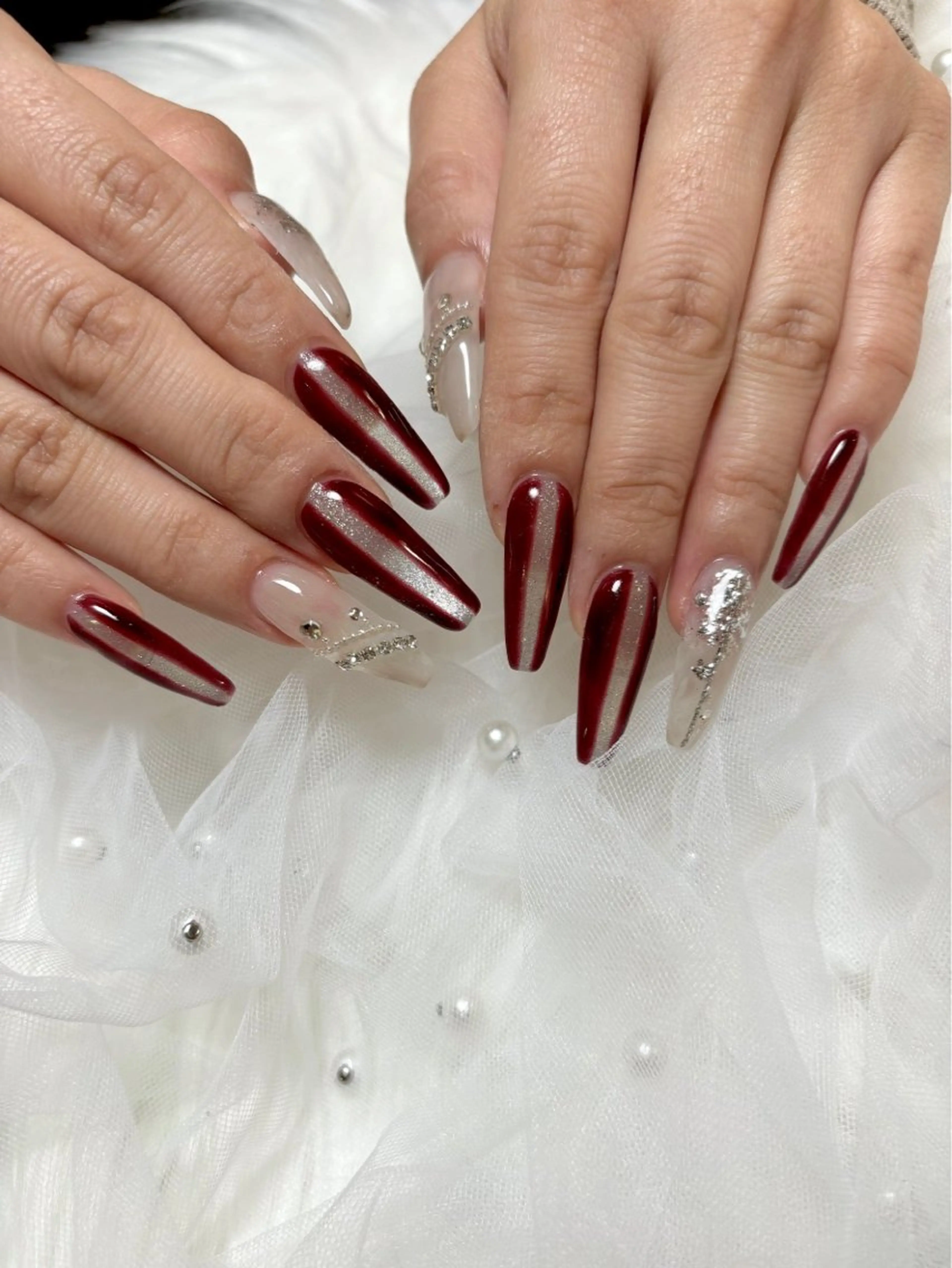ネイル ボルドー キラキラネイル ロングネイル ✨絶対に褒められる 店長"Momonaのネイルデザイン