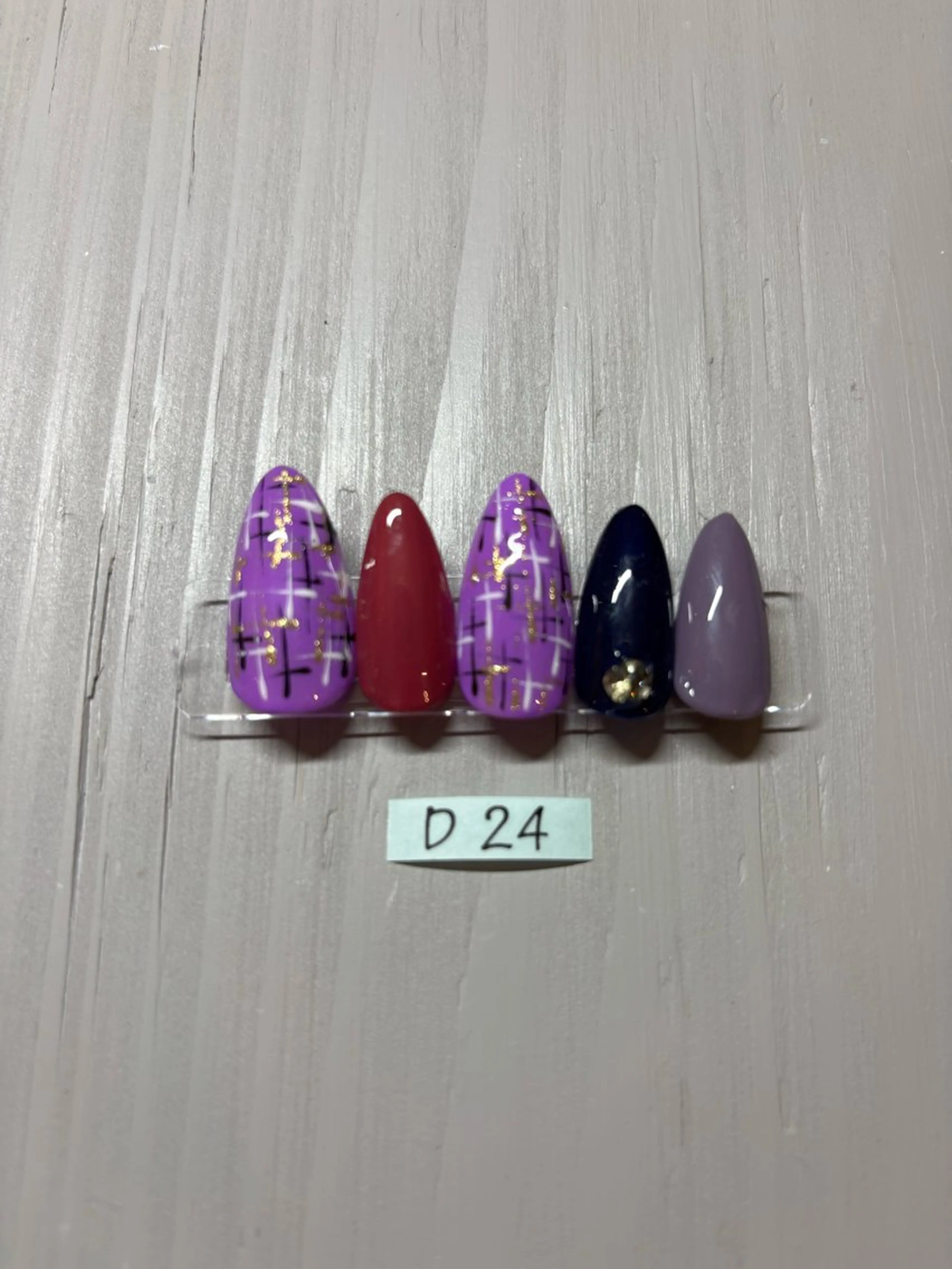 限定デザインネイルD 24(オフ込み)の写真