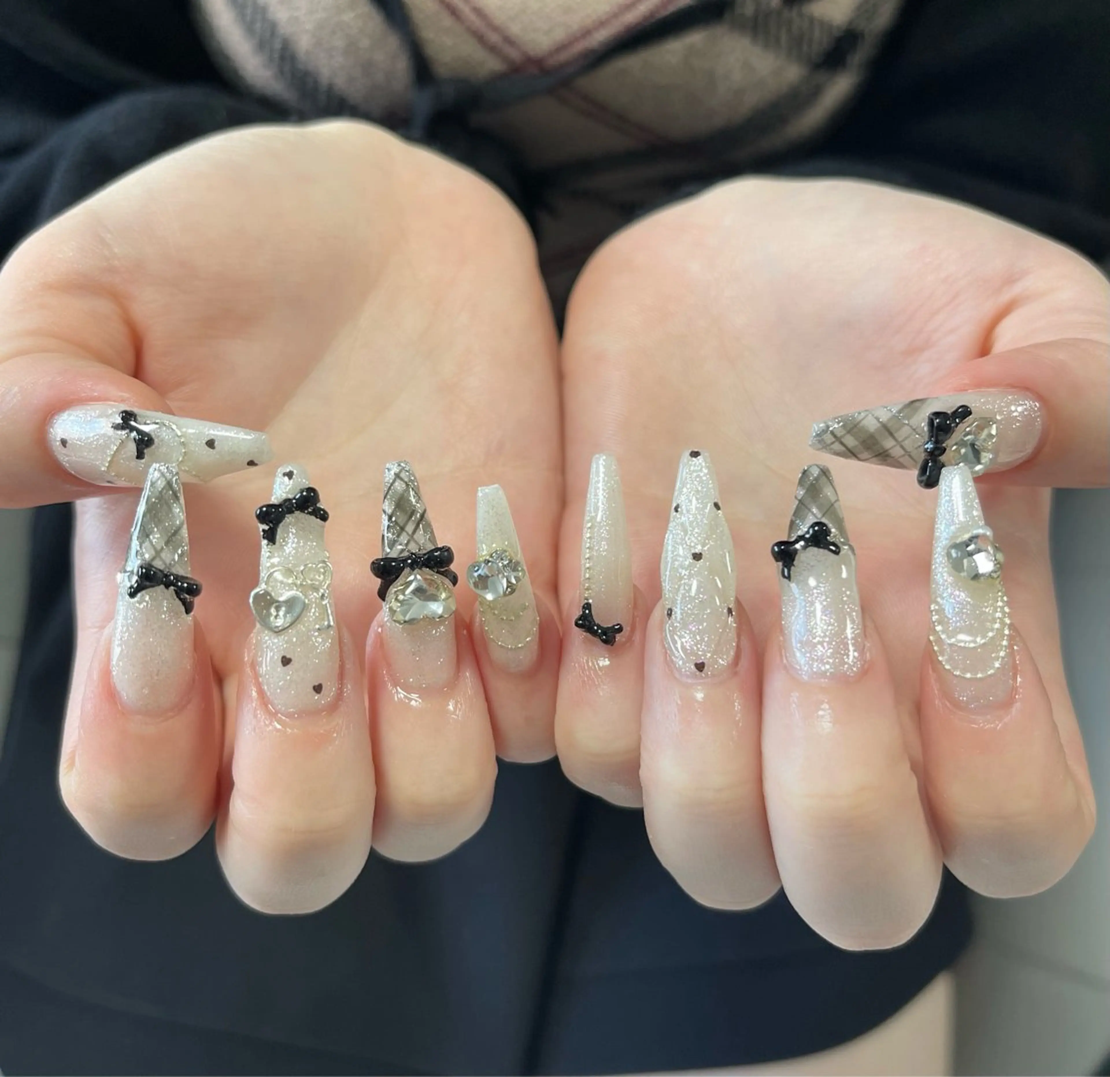 ネイル オーロラネイル クリアネイル フラッシュネイル ジェルネイル グラデーション ハンドネイル ZUZU AMEE NAILのネイルデザイン