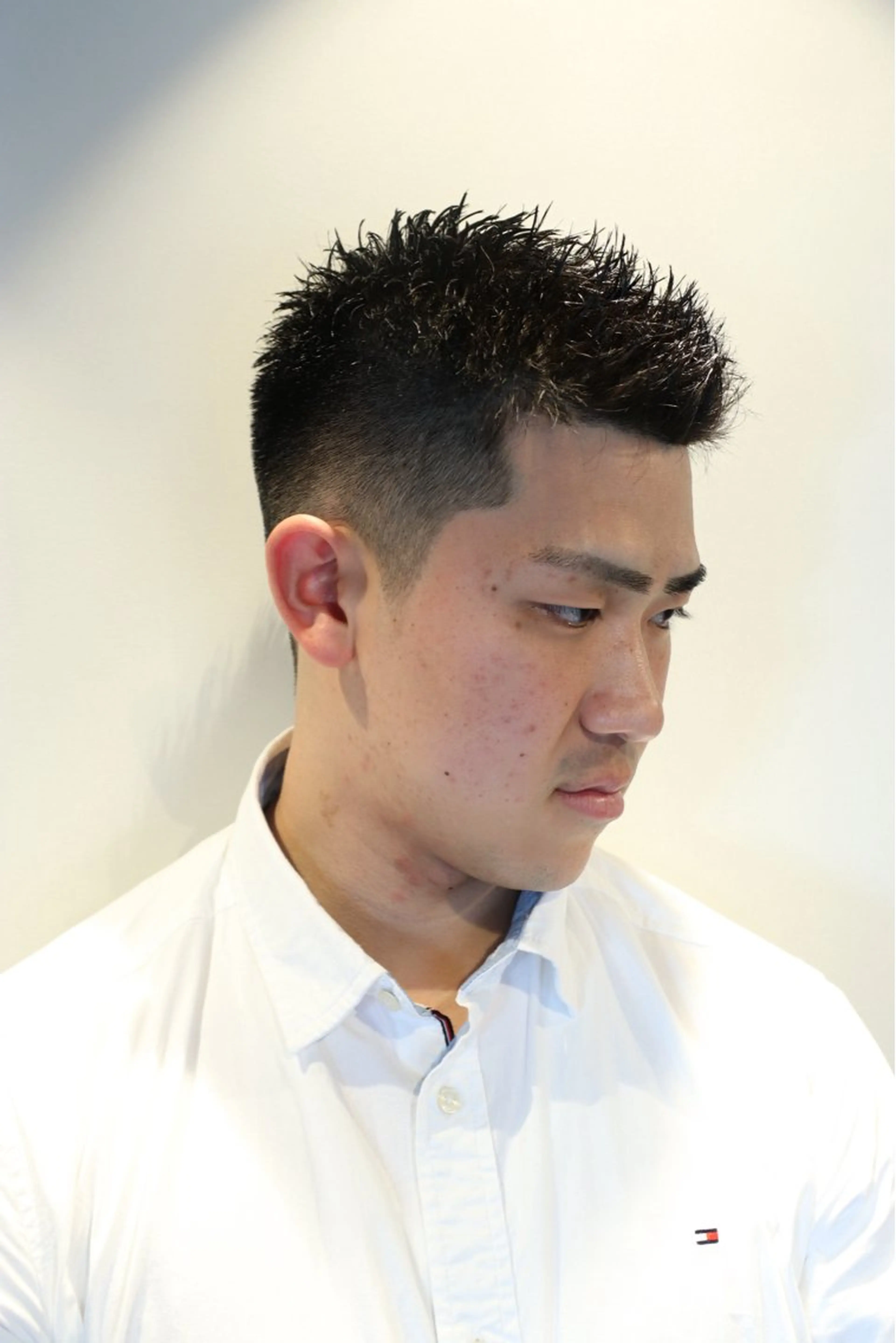 店長が行う20〜30代限定カット(SNSに掲載(顔映ってOK)させてくださる方)パーマを提案させていただく場合もありますの写真