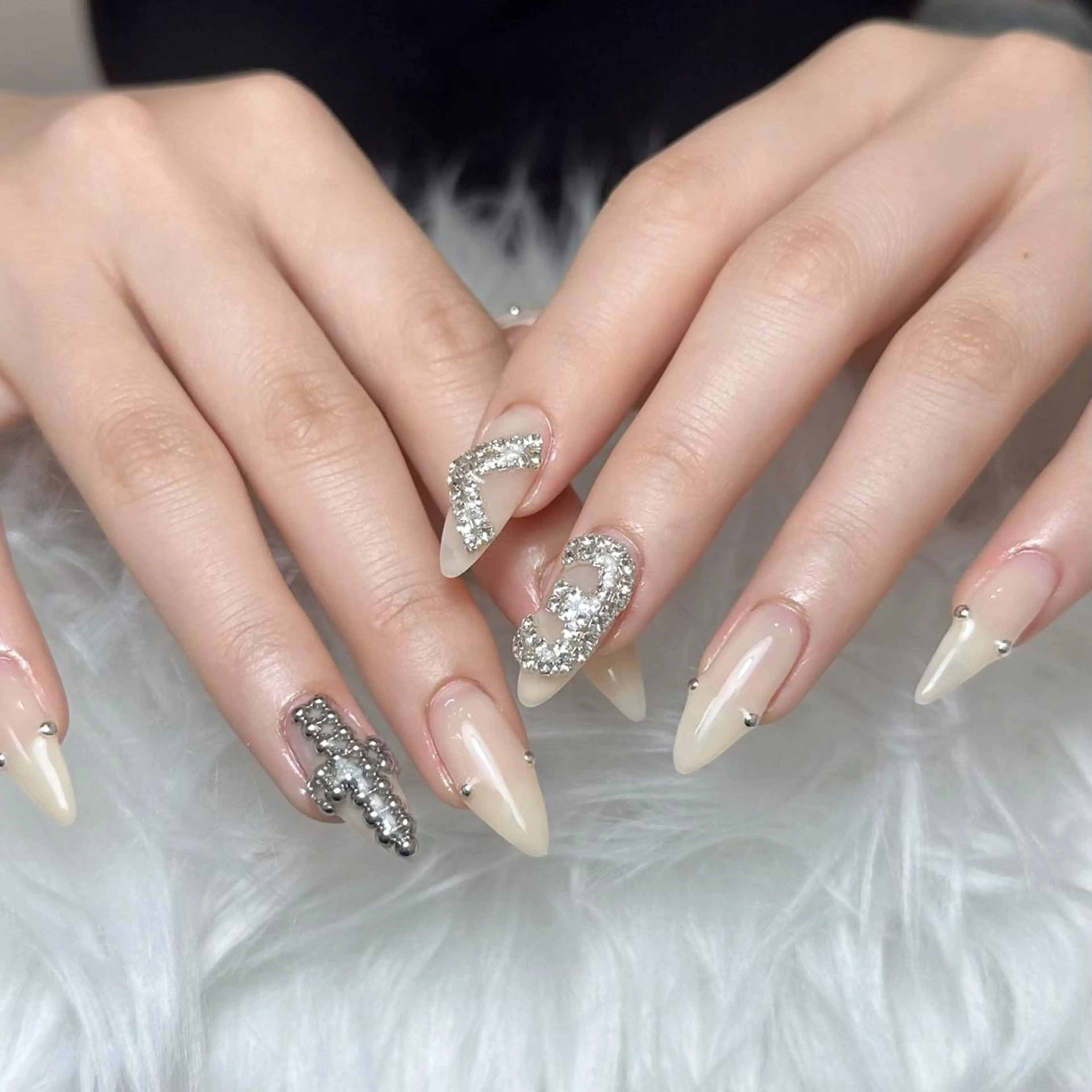 ネイル アートネイル オーロラネイル ガーリー キラキラネイル 韓国ネイル ハンドネイル Una NAILMANAMIのネイルデザイン