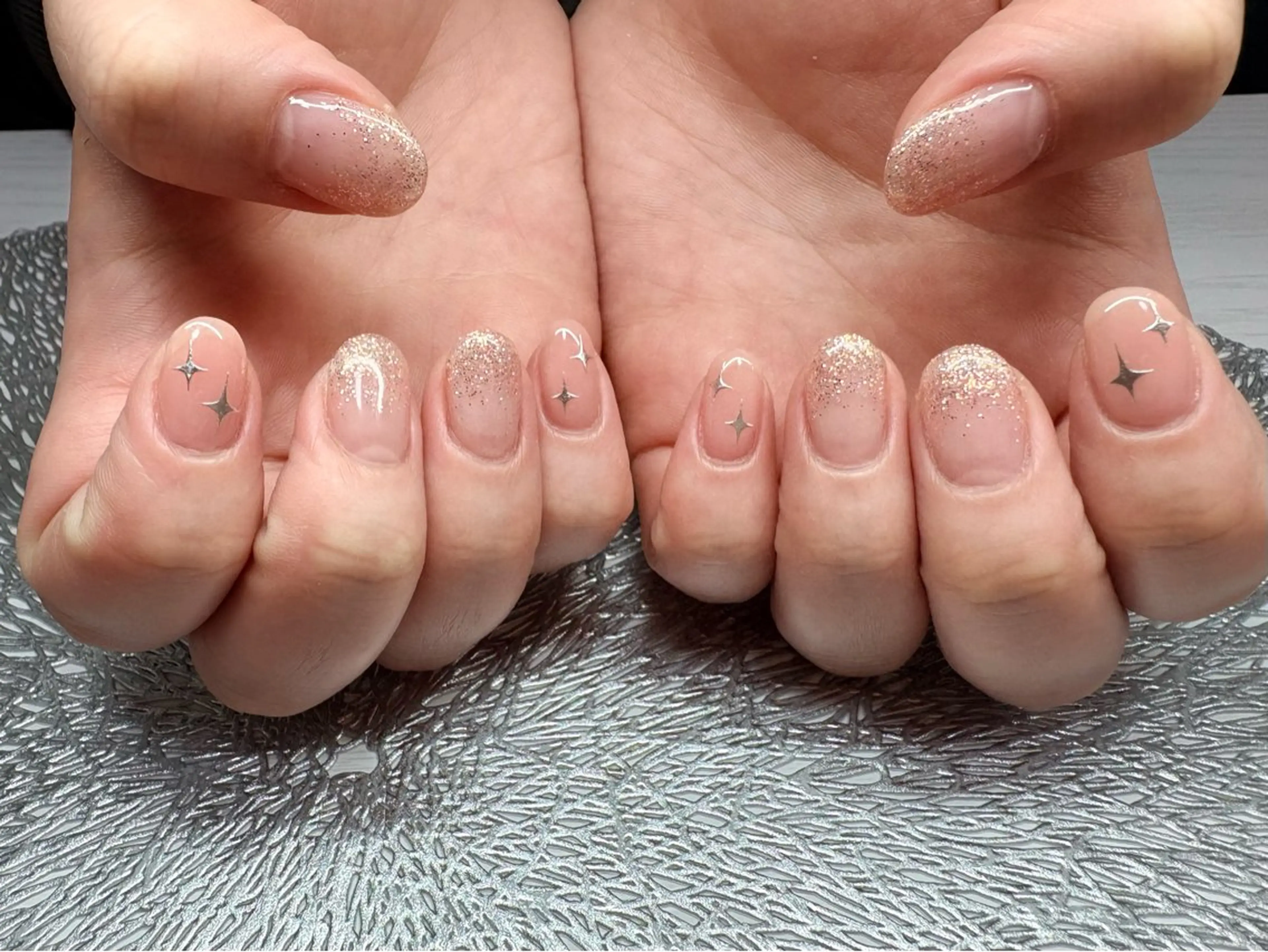 ネイル フットネイル ジェルネイル ラメ(グリッター) マグネットネイル 持ち込み ハンドネイル ハンドケア ♡Bivi♡自爪に 優しいネイルサロンのネイルデザイン