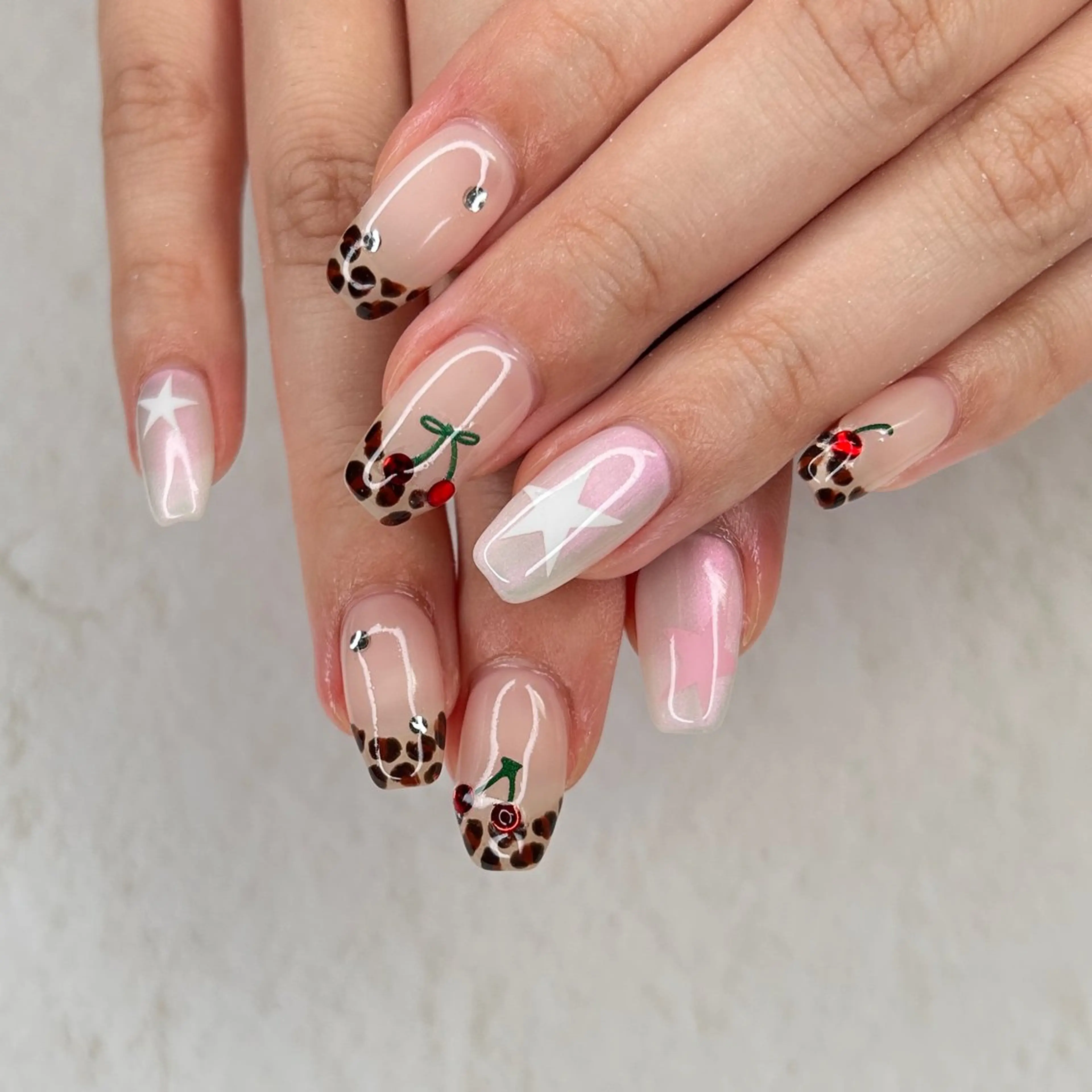 ネイル ハンドネイル フットネイル ease NAIL SALONのネイルデザイン