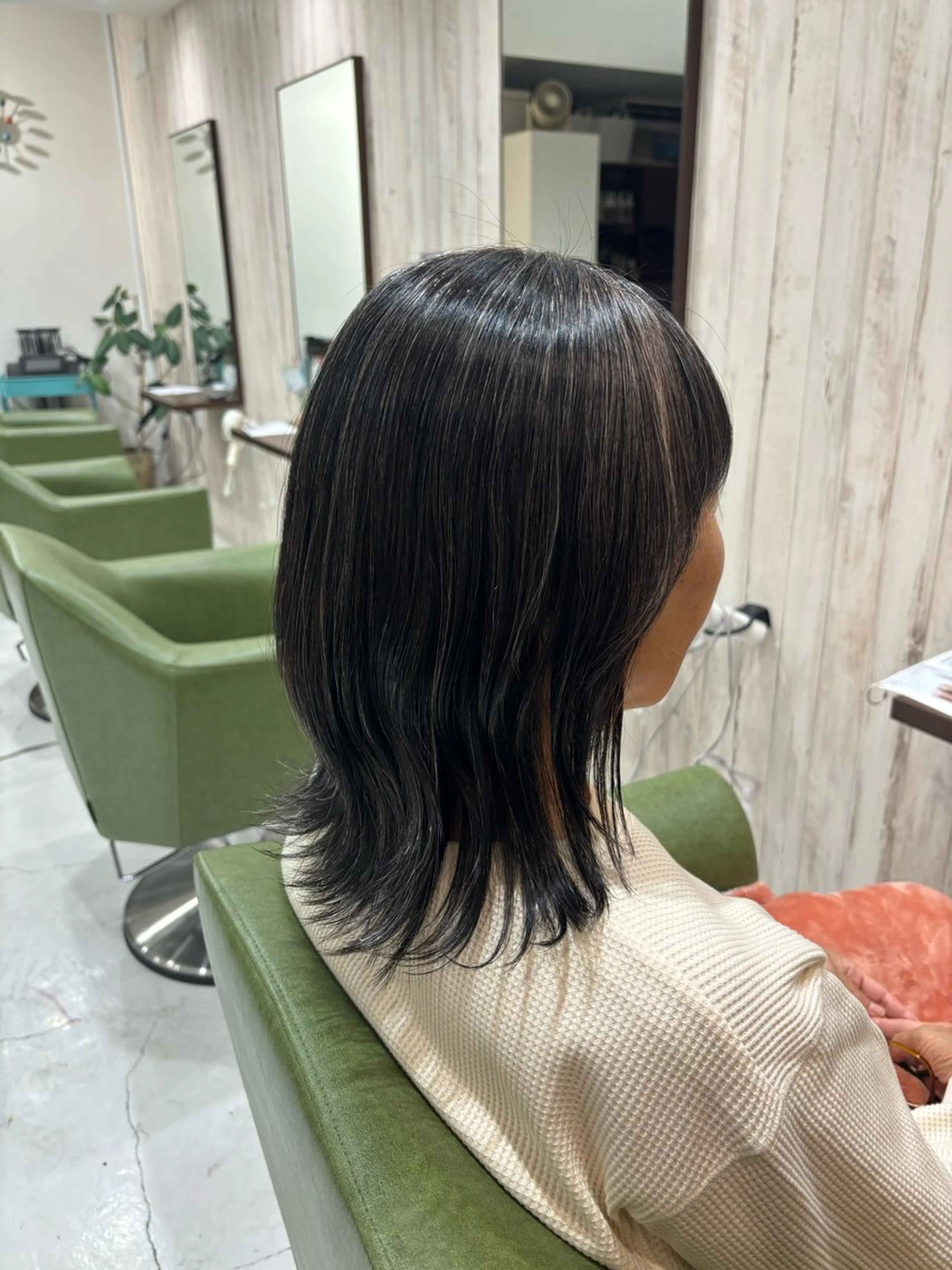 ミディアム 保谷 菜々美のヘアスタイル