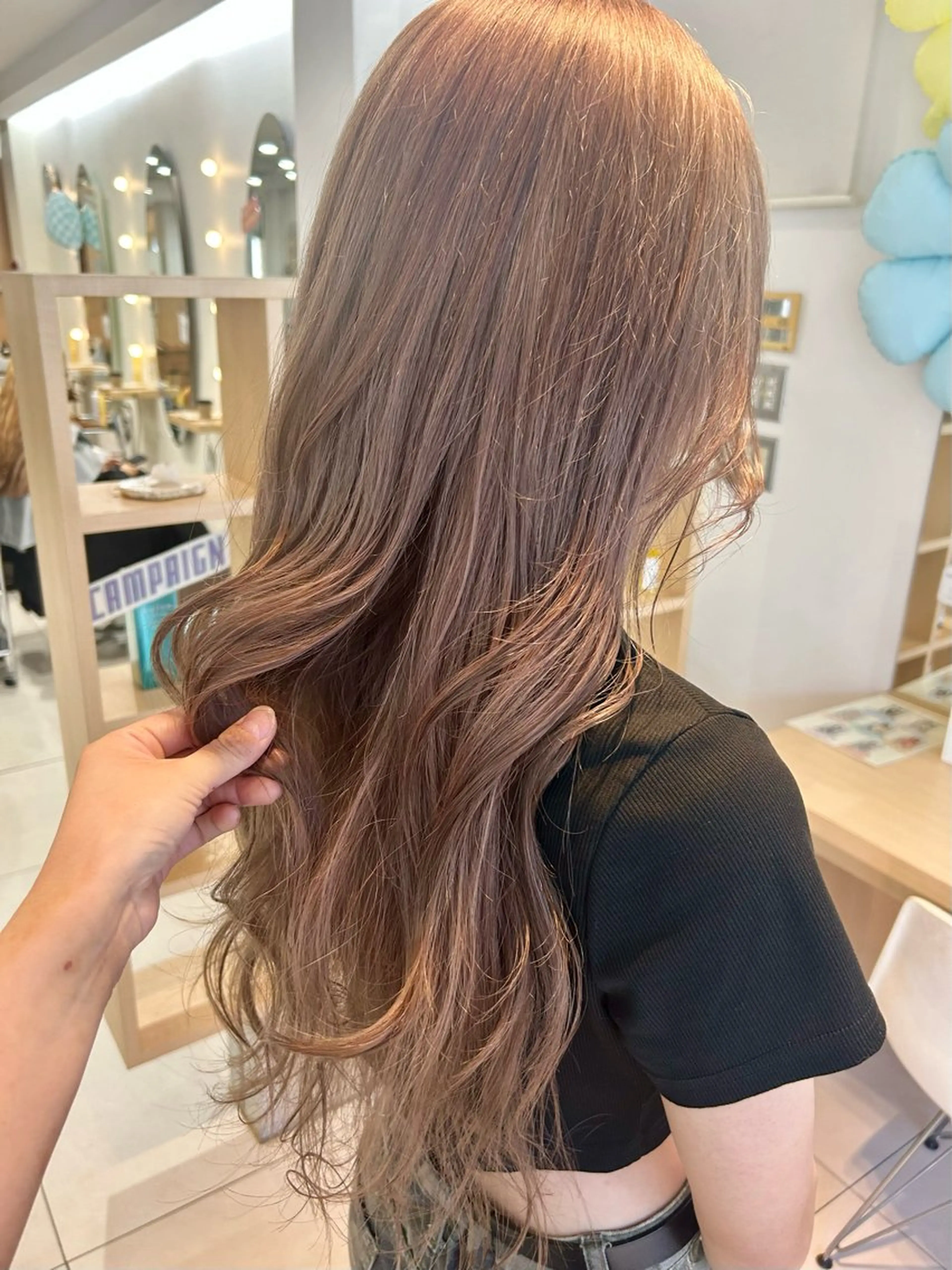 ロング 🍂透明感ベージュ カラー🍂森部杏菜のヘアスタイル