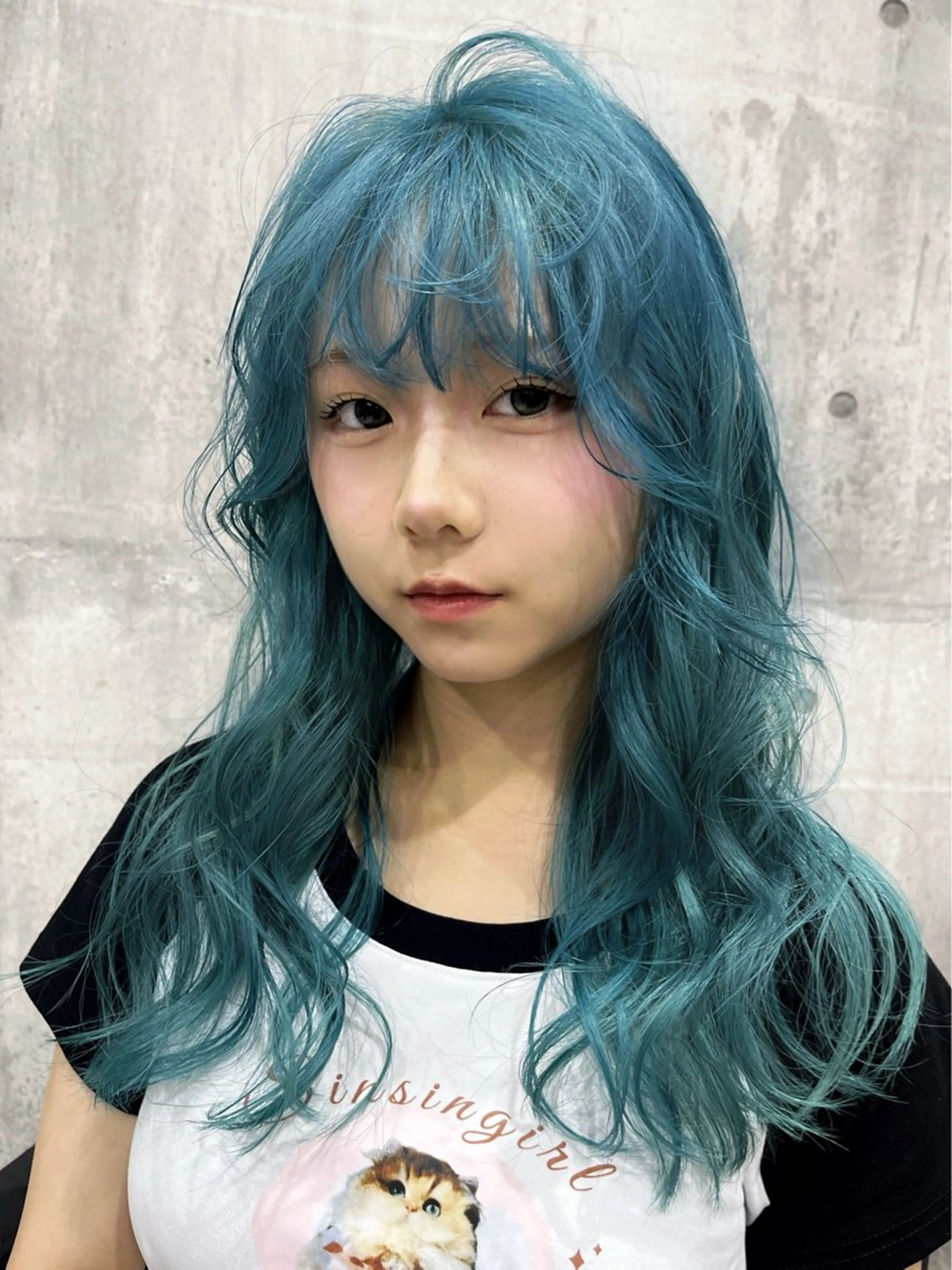 カラー ダブルカラー／レイヤ ーカット𝓜𝓐𝓞のヘアスタイル